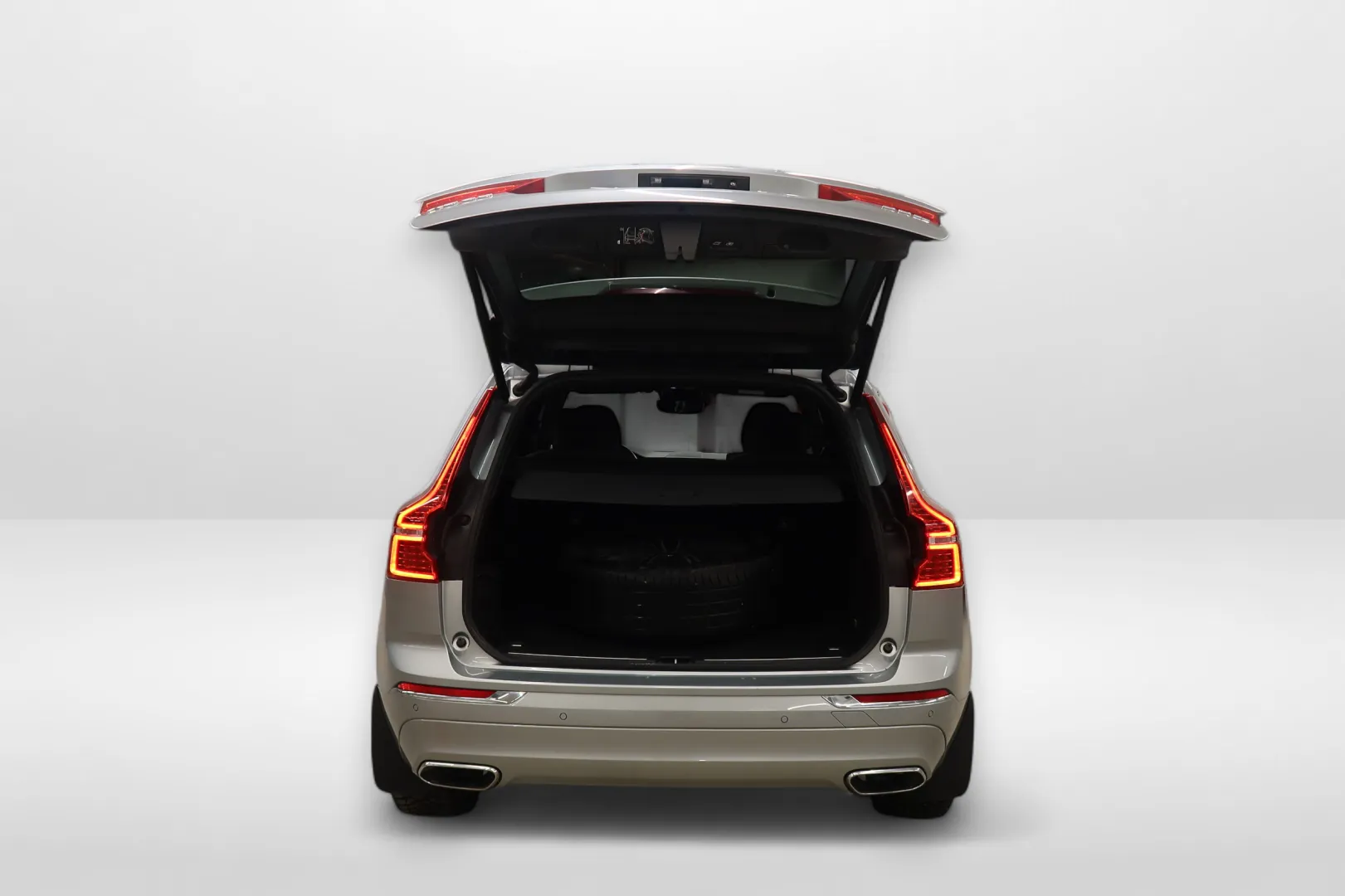 Volvo XC60 YLF-226 carousel image
