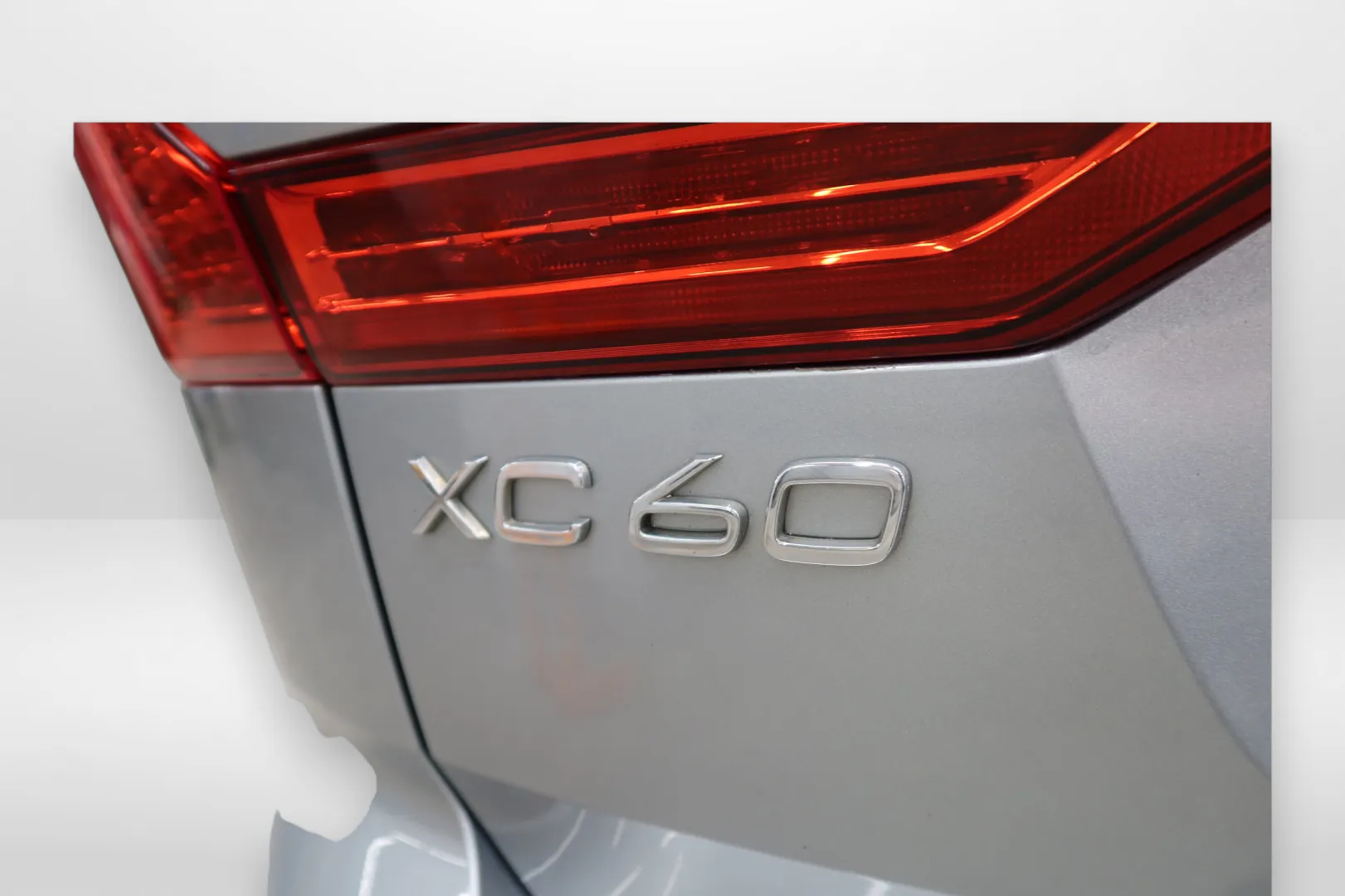 Volvo XC60 YLF-226 carousel image