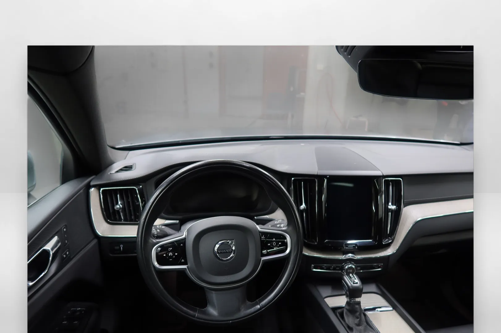 Volvo XC60 YLF-226 carousel image