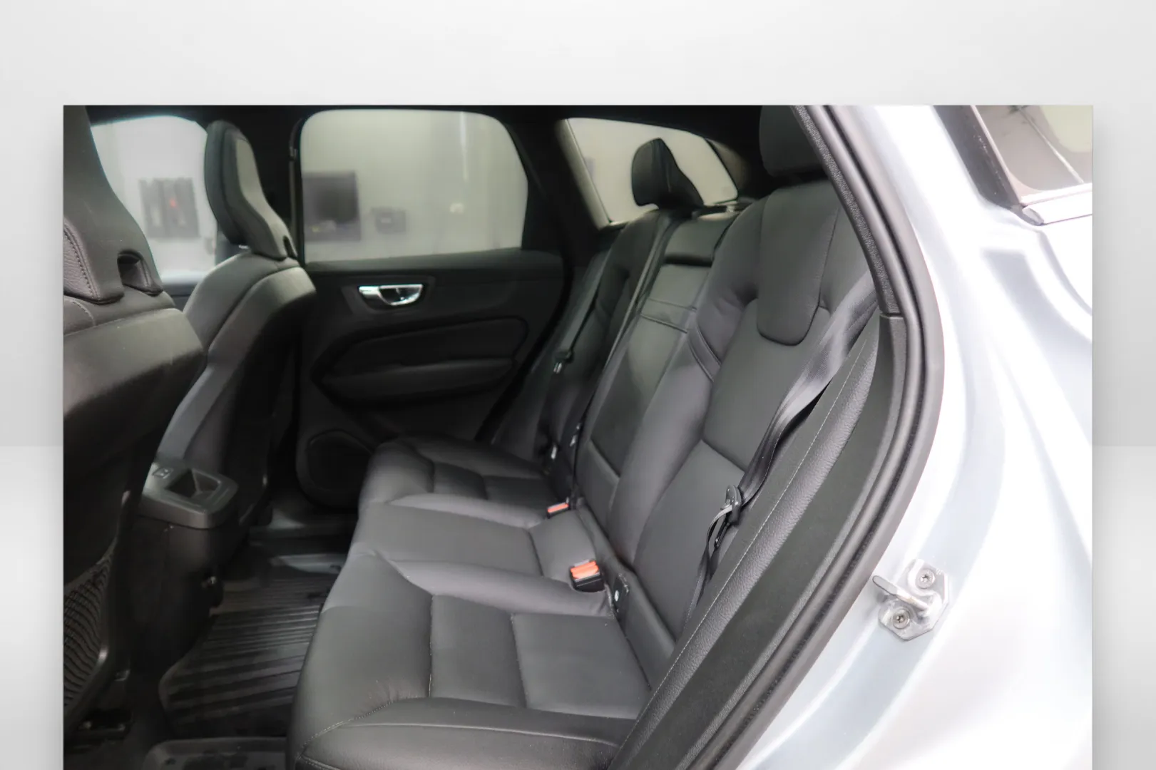 Volvo XC60 YLF-226 carousel image