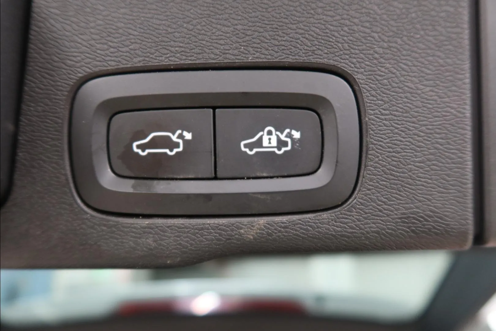 Volvo XC60 YLF-226 carousel image