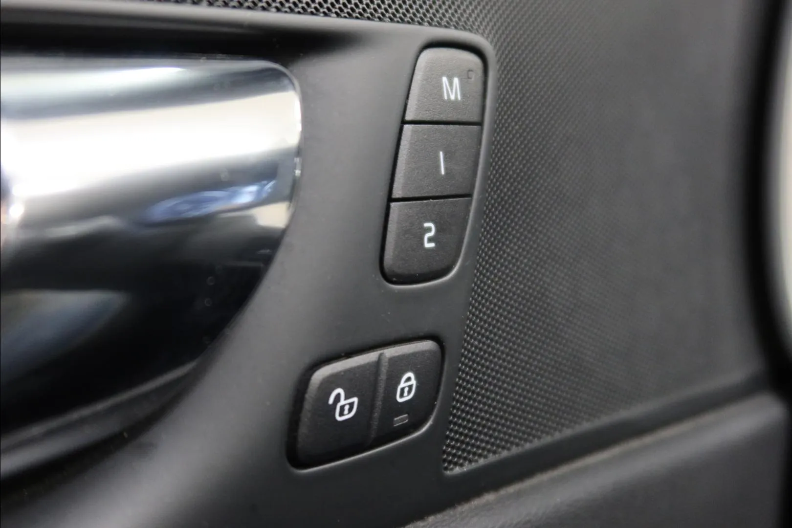 Volvo XC60 YLF-226 carousel image