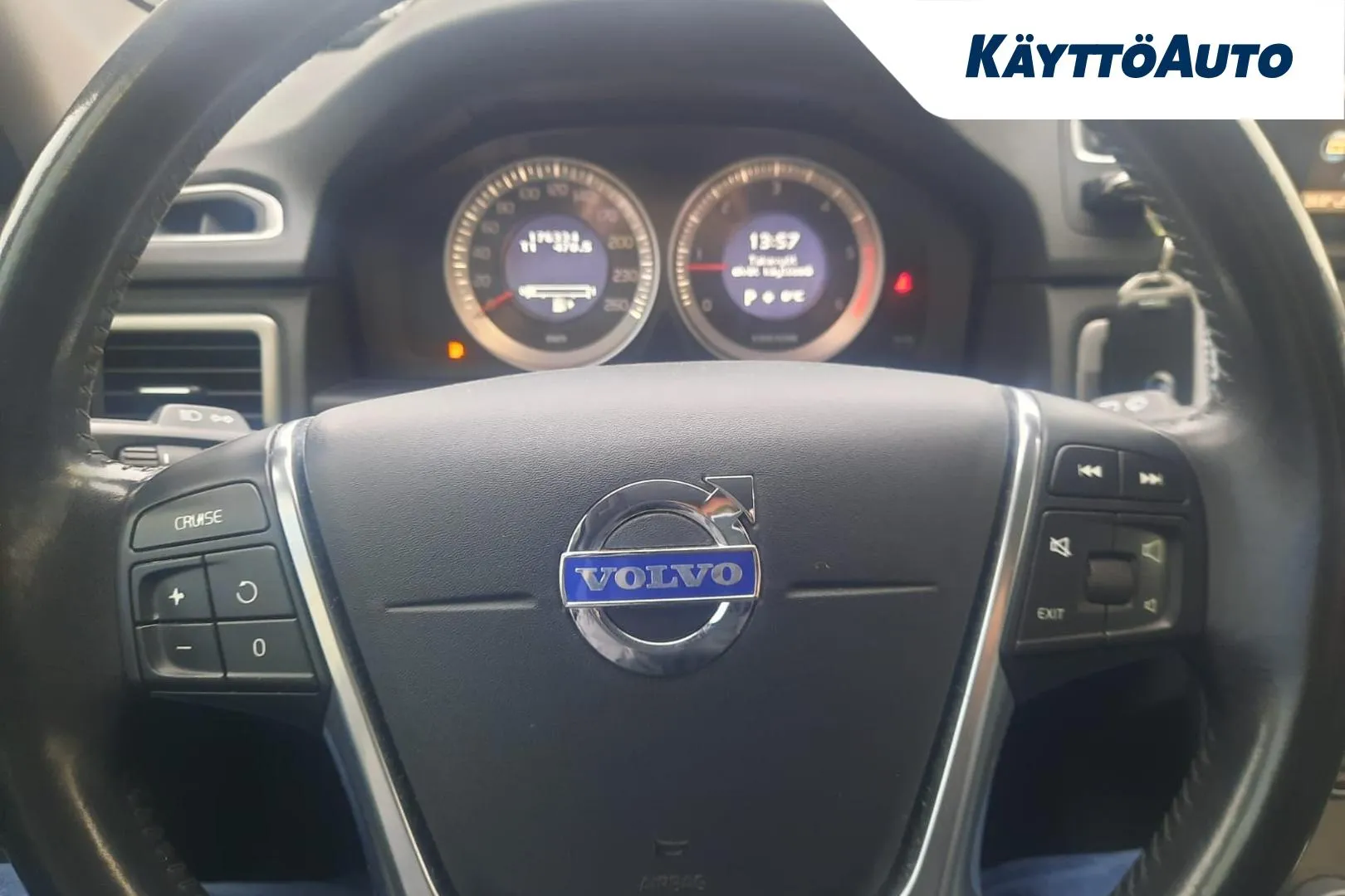 VOLVO V70 GKR-971 carousel image