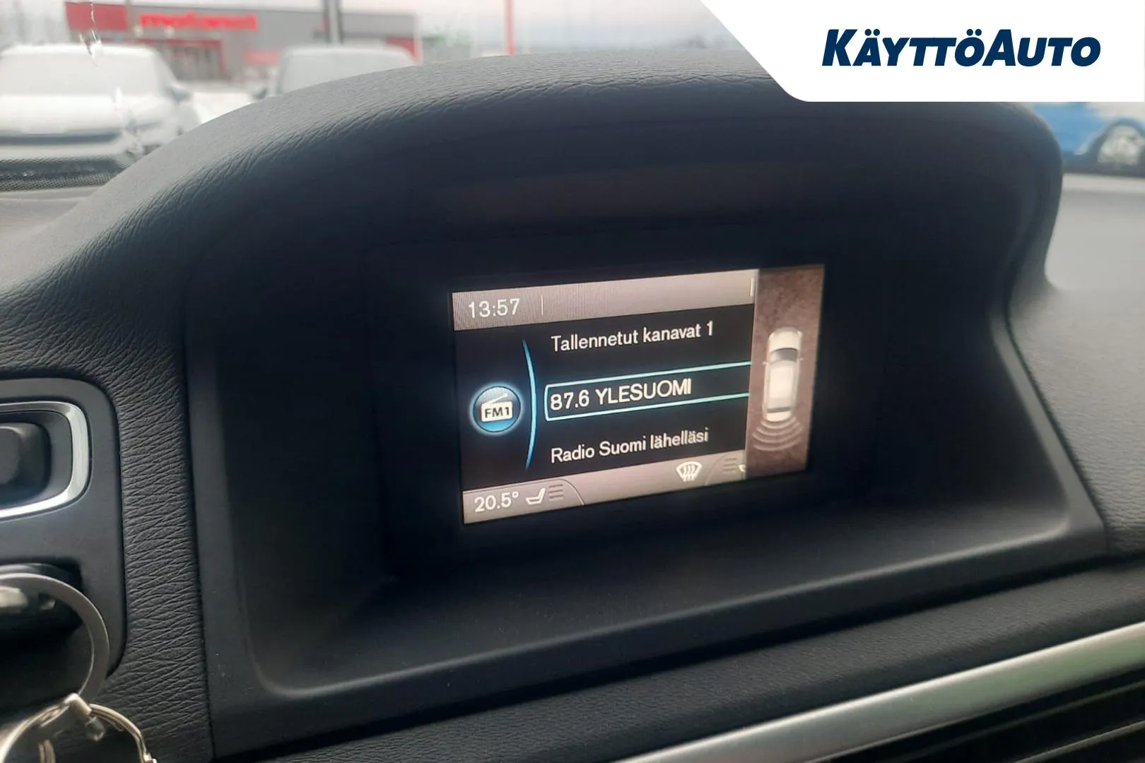 VOLVO V70 GKR-971 carousel image