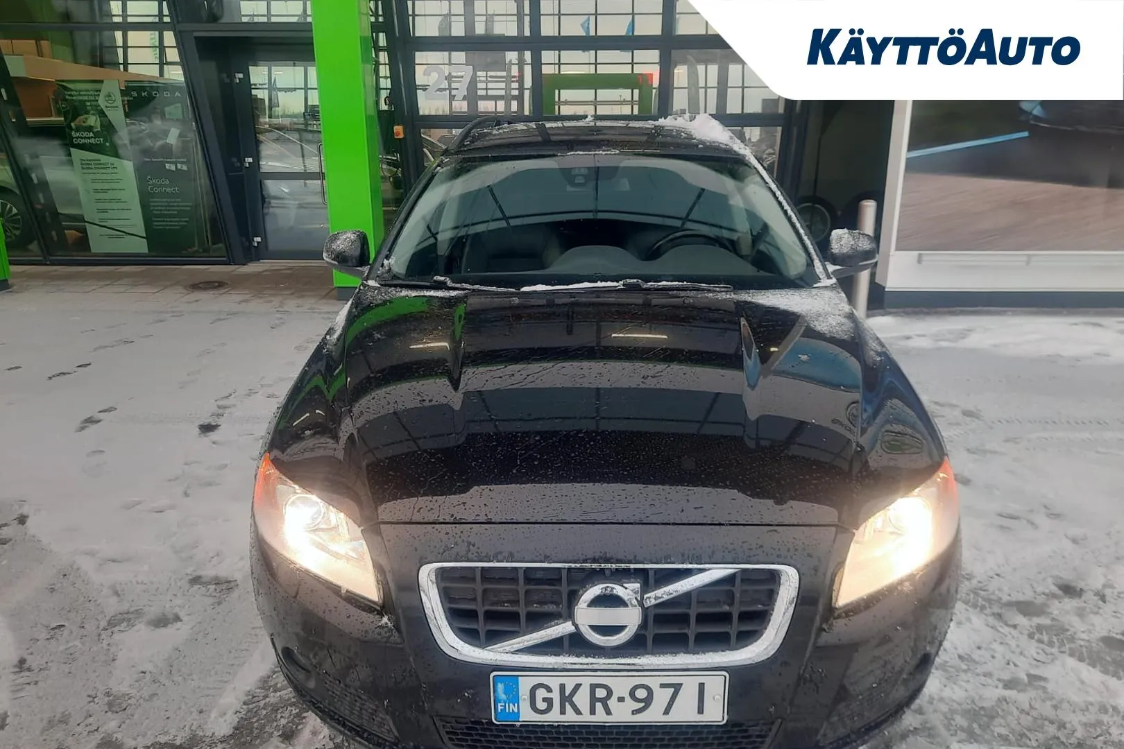 VOLVO V70 GKR-971 carousel image