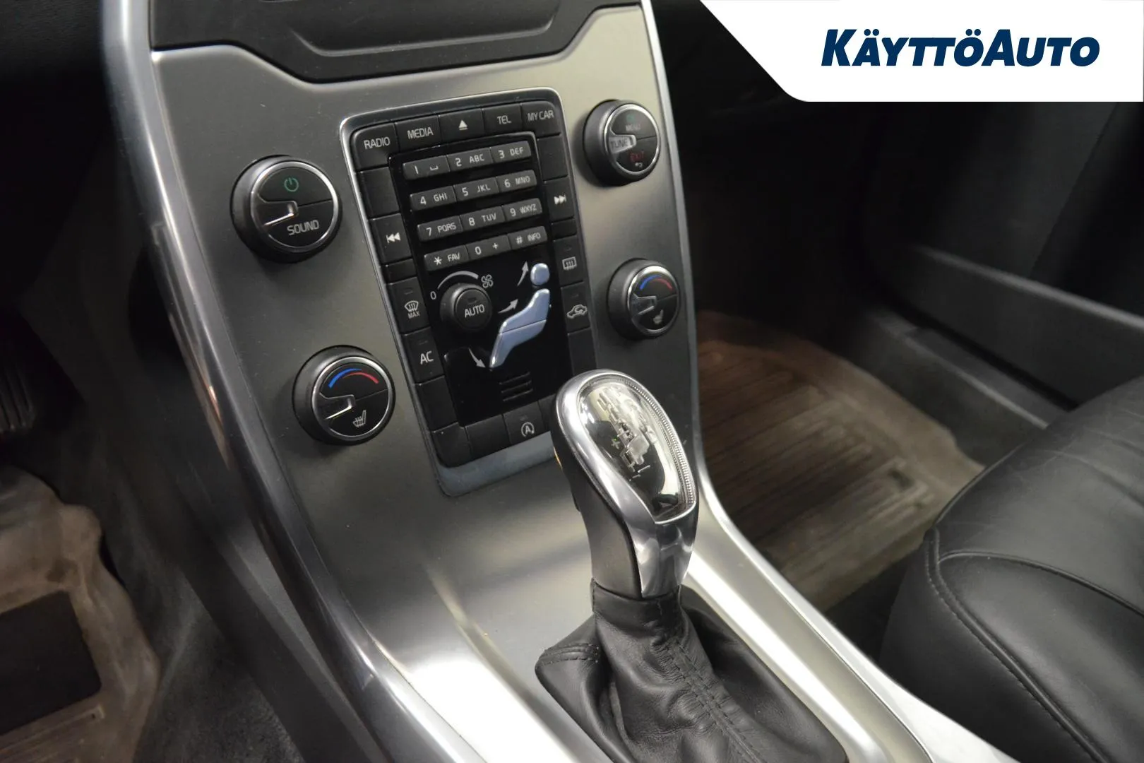 VOLVO V70 GKR-971 carousel image