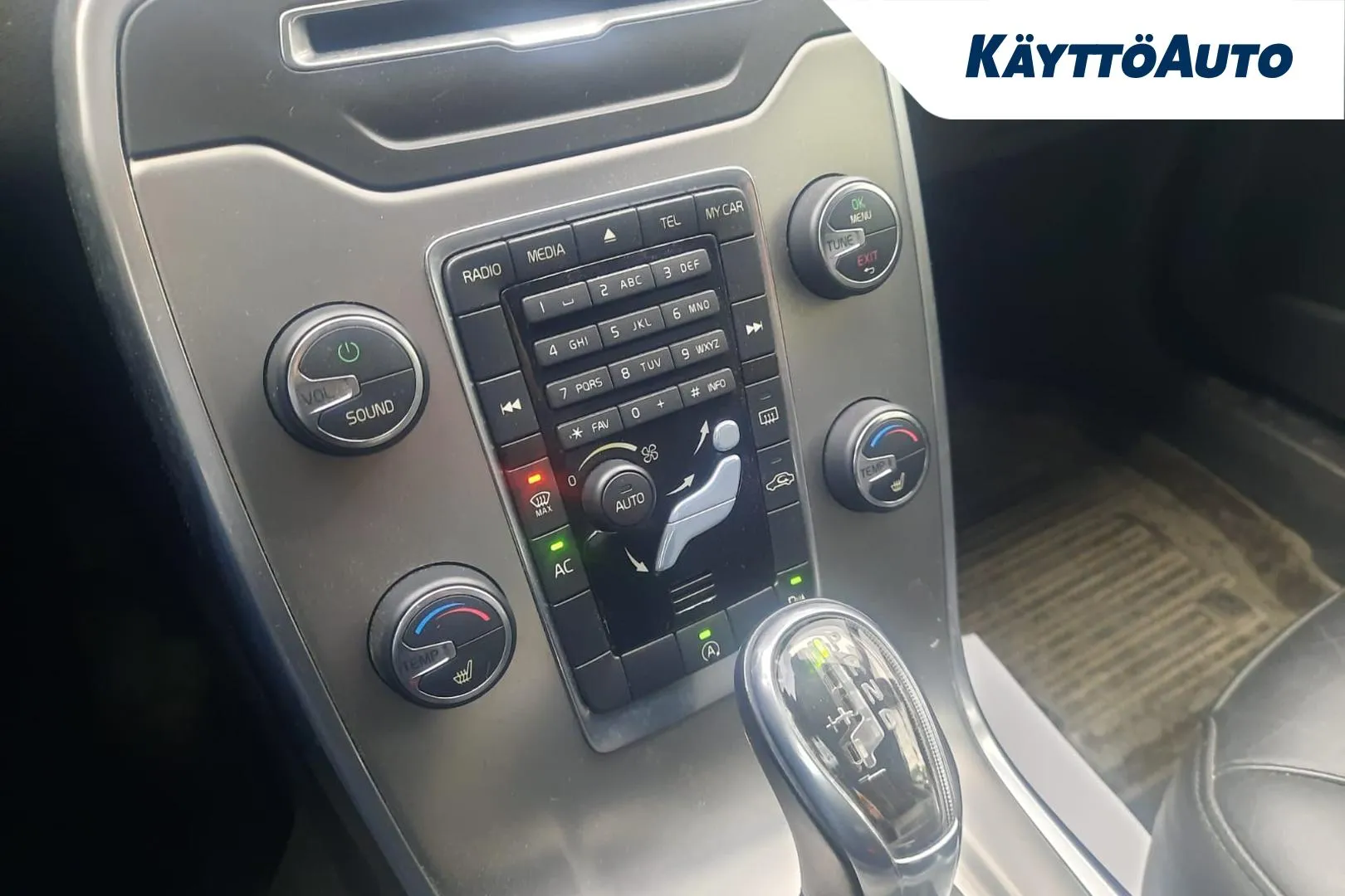 VOLVO V70 GKR-971 carousel image