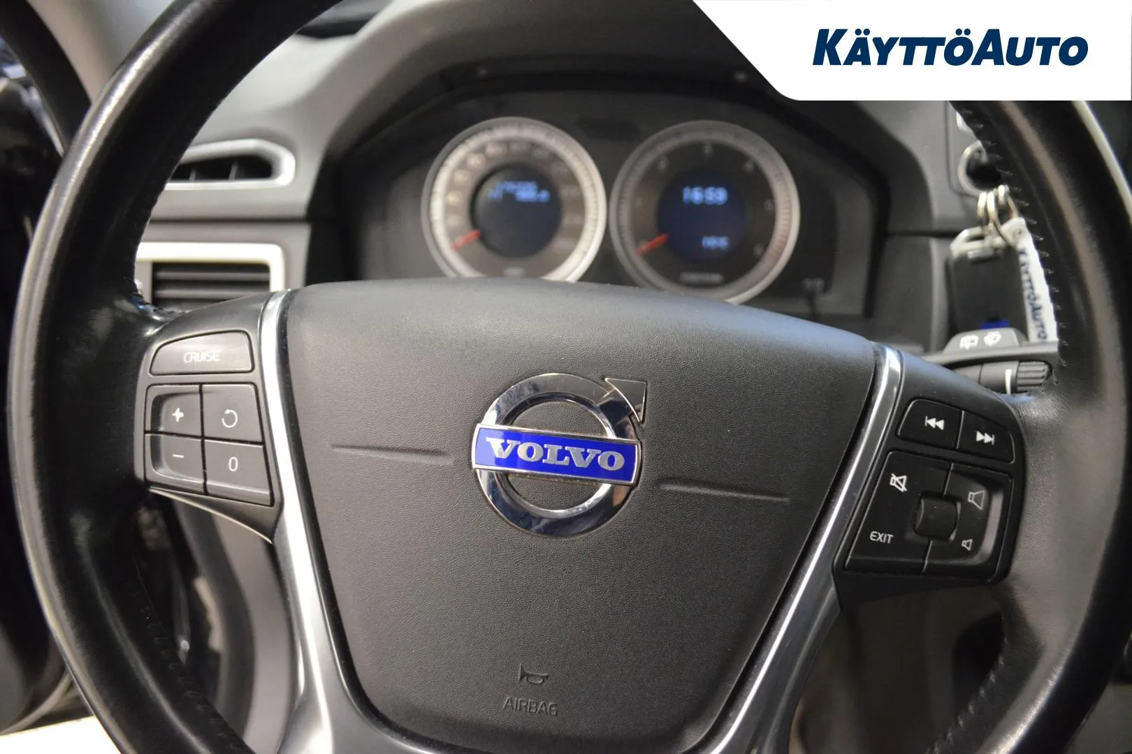 VOLVO V70 GKR-971 carousel image