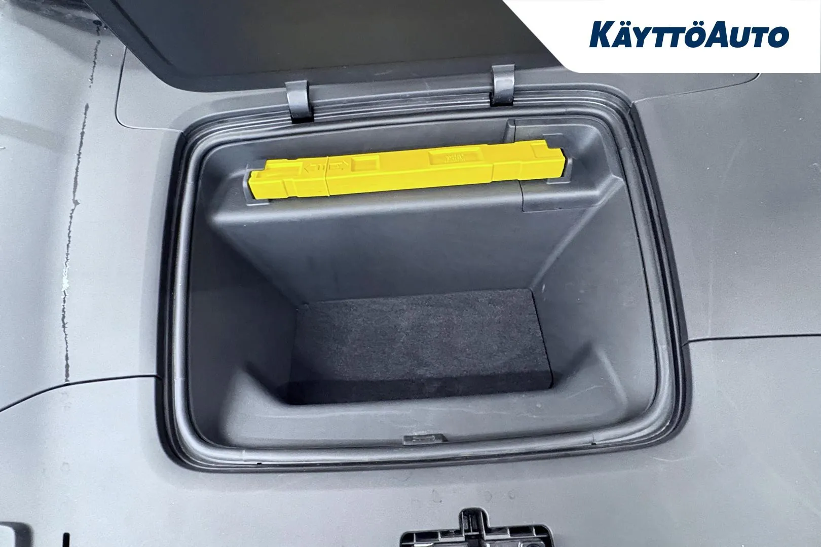 POLESTAR 4 GRH-582 carousel image