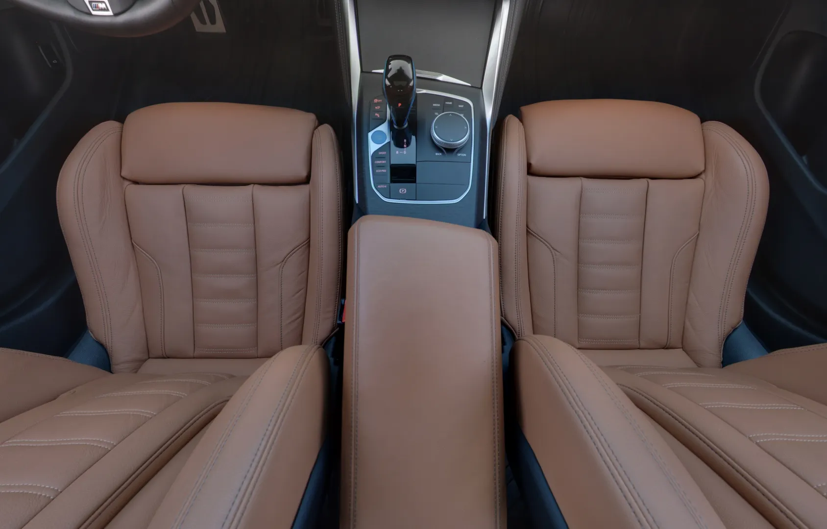 BMW i4 YMA-569 carousel image