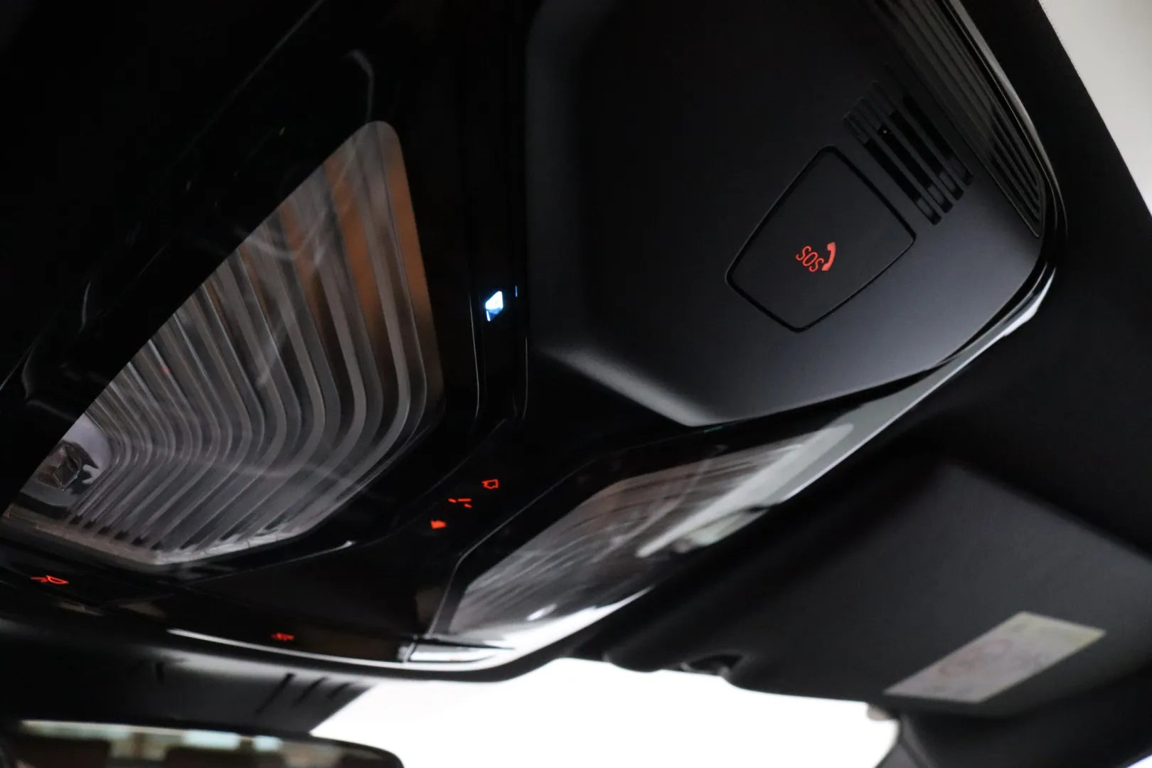 BMW i4 YMA-569 carousel image