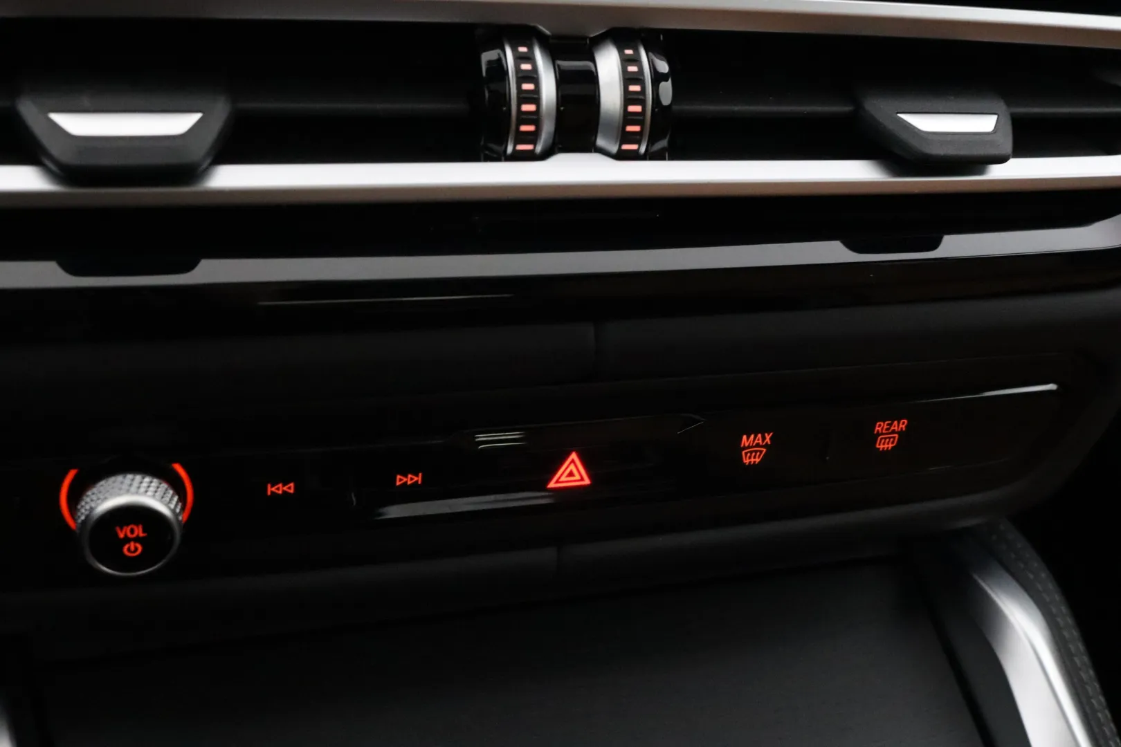 BMW i4 YMA-569 carousel image