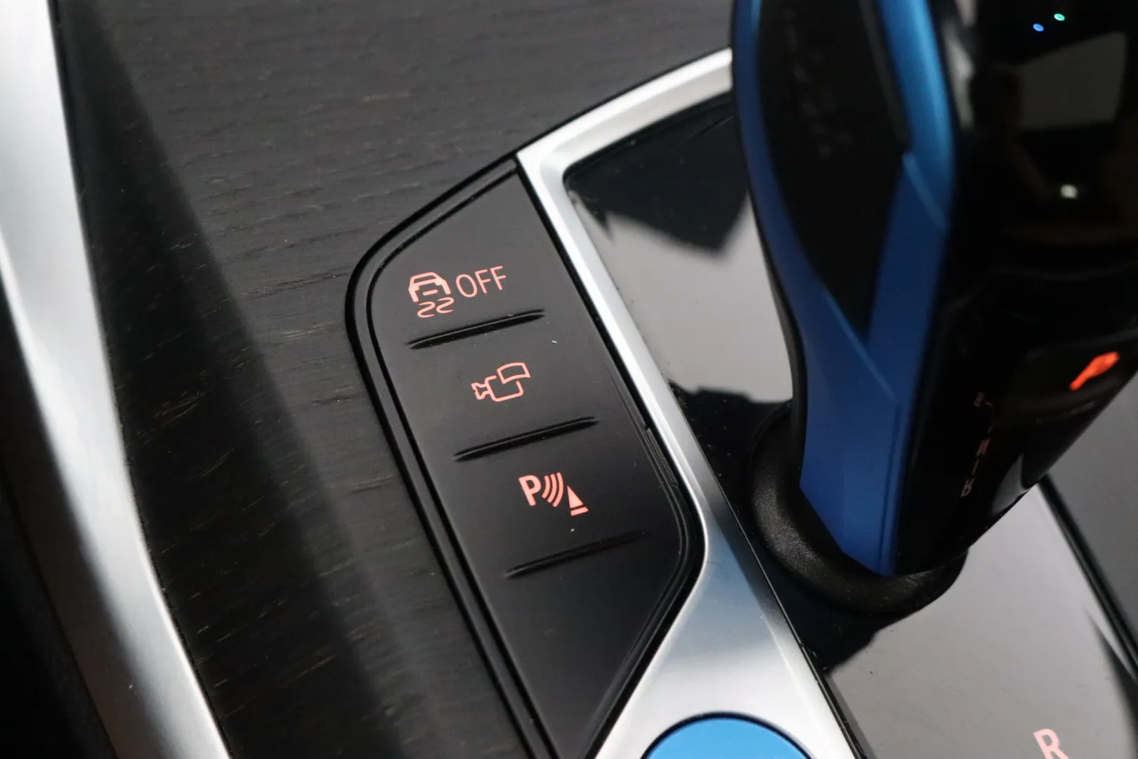 BMW i4 YMA-569 carousel image