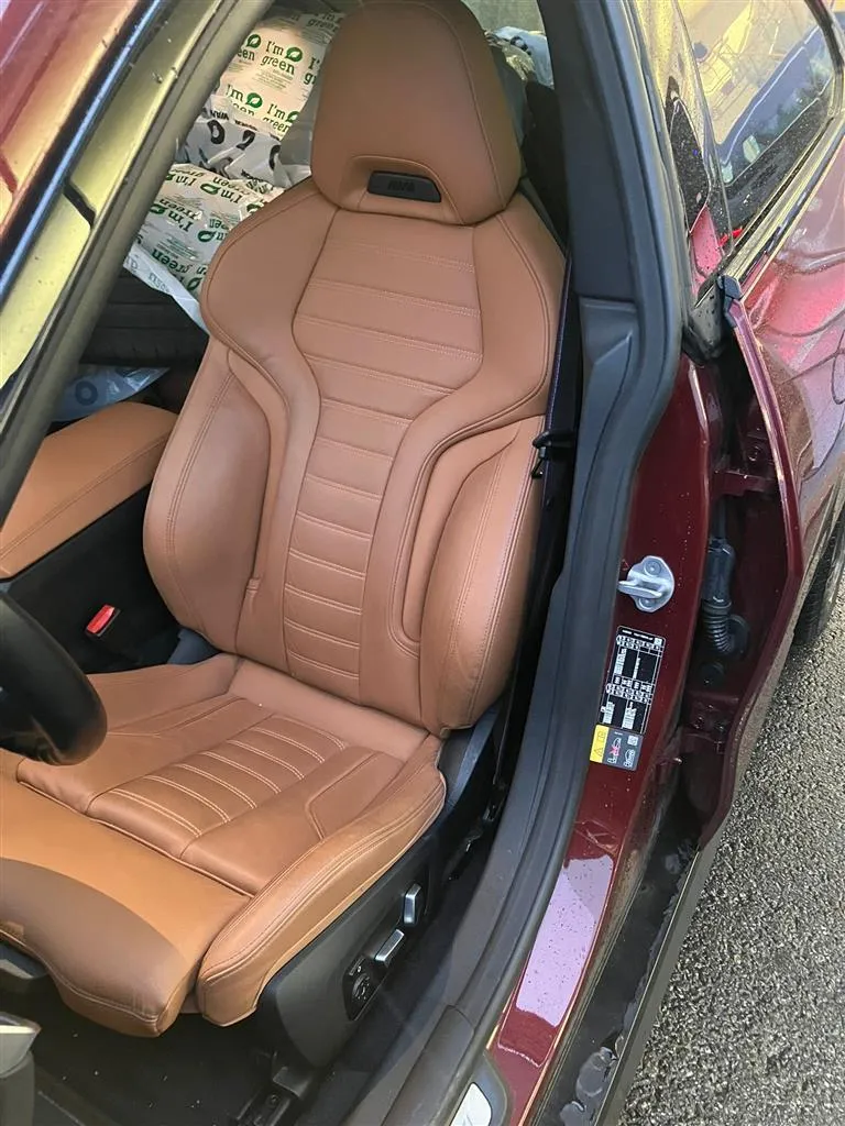 BMW i4 YMA-569 carousel image