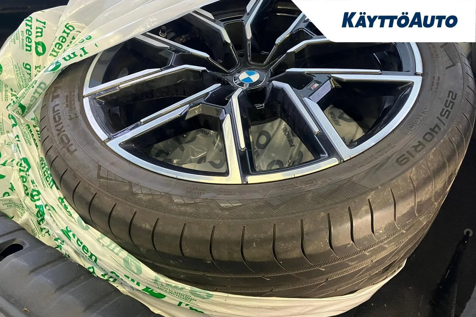 BMW i4 YMA-569 carousel image