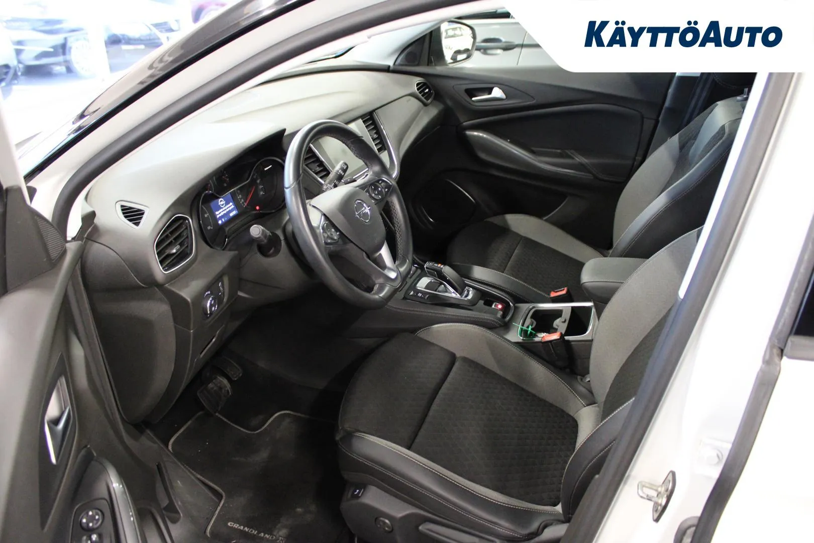 OPEL Grandland YLJ-598 carousel image