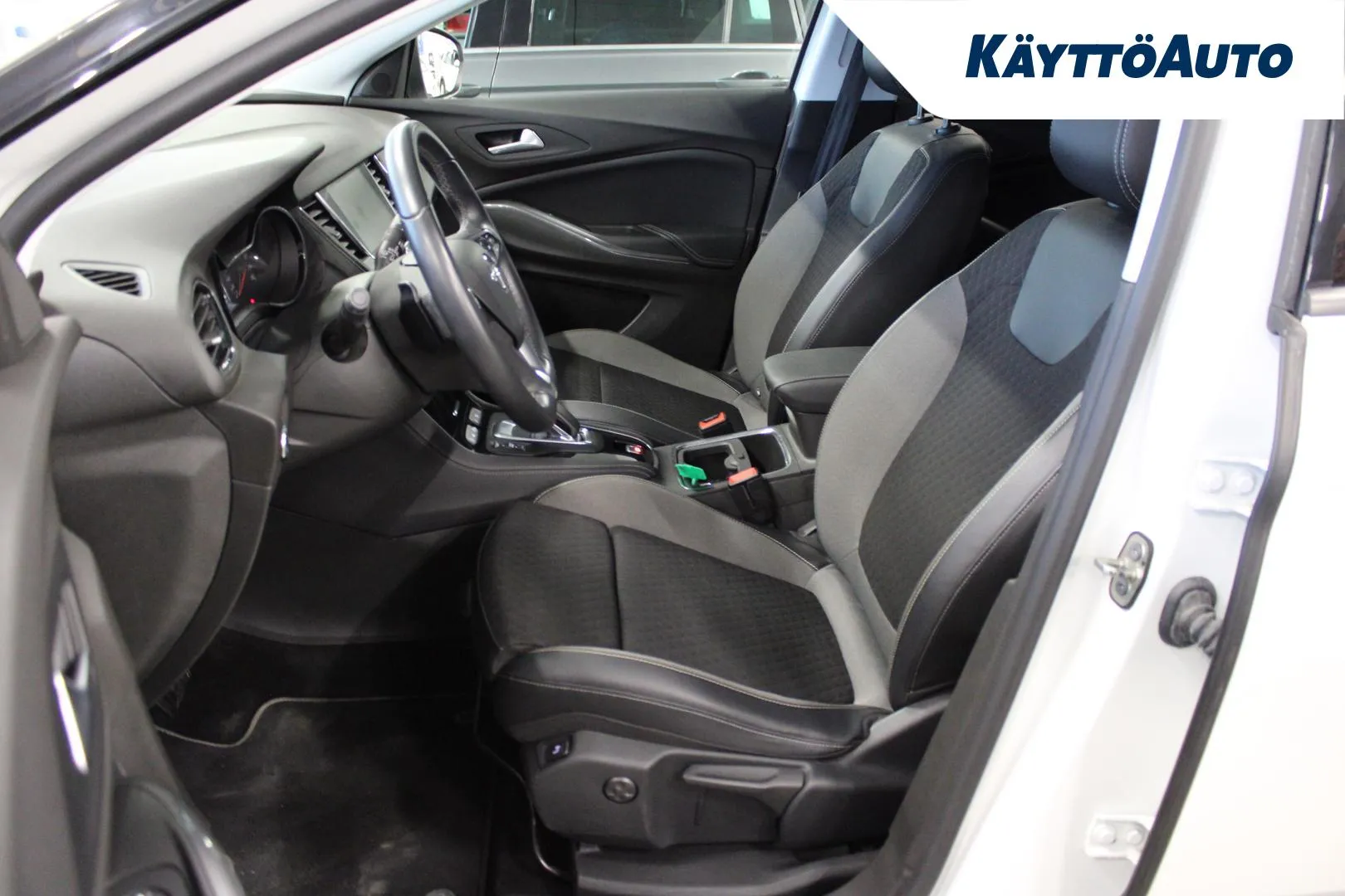 OPEL Grandland YLJ-598 carousel image