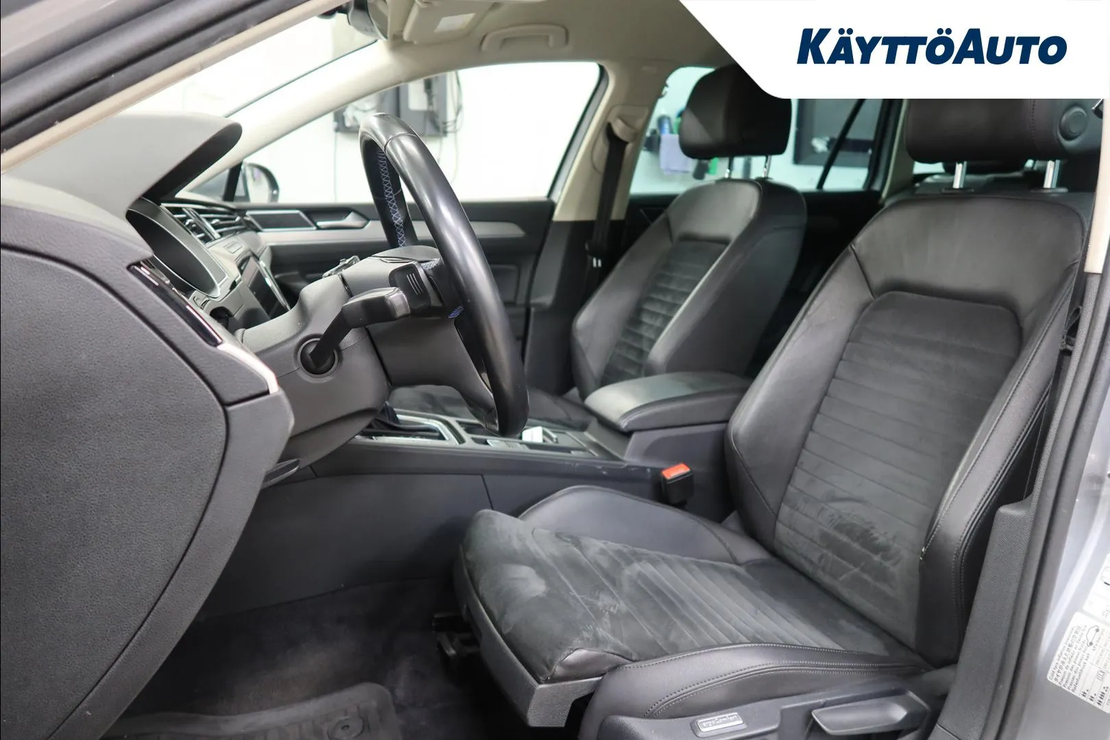 Volkswagen Passat NMO-732 carousel image