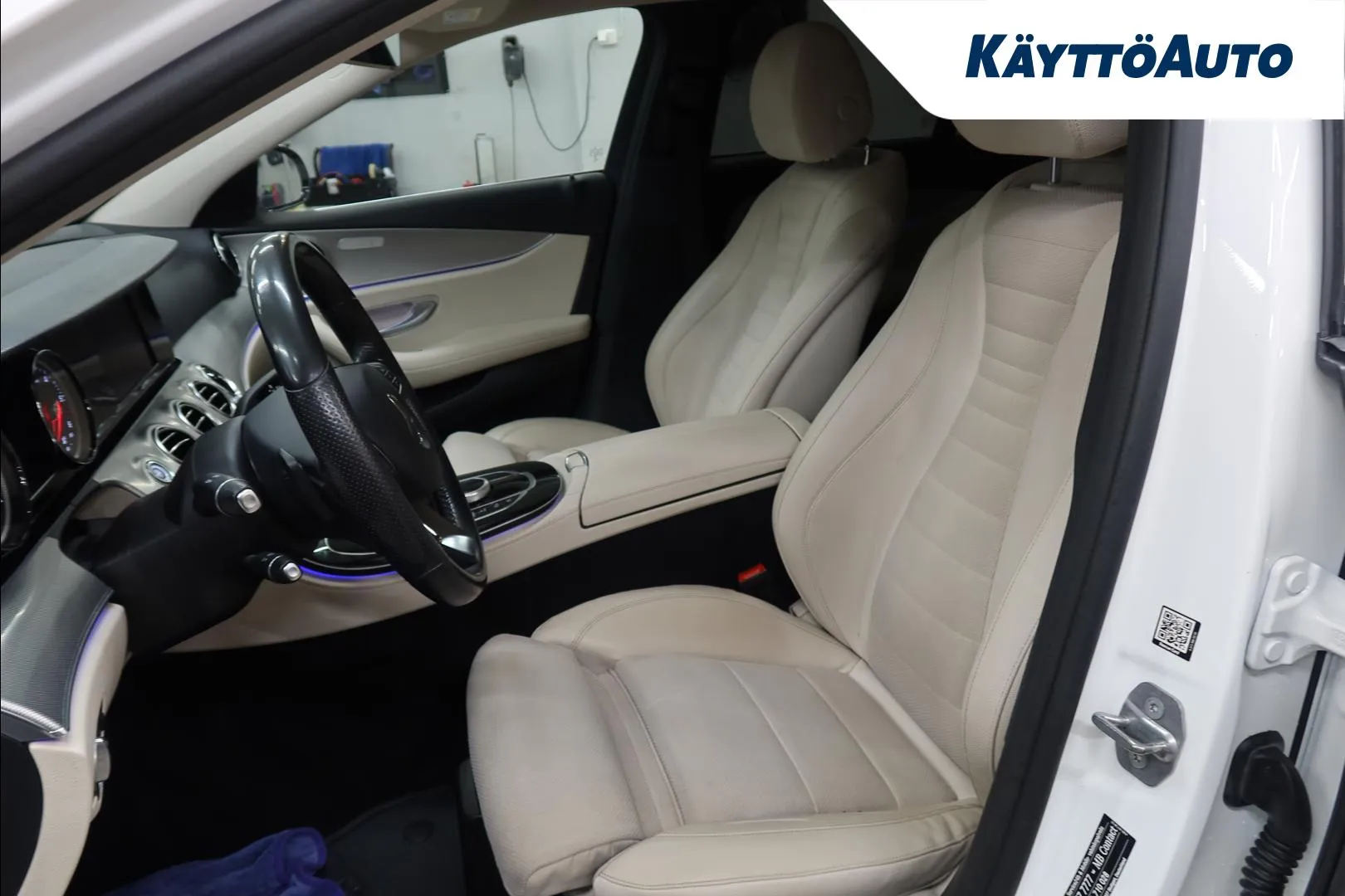 MERCEDES-BENZ E CKL-535 carousel image