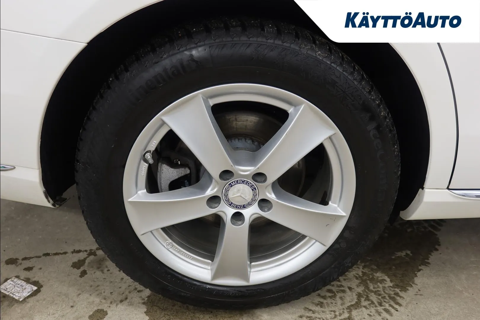 MERCEDES-BENZ E CKL-535 carousel image