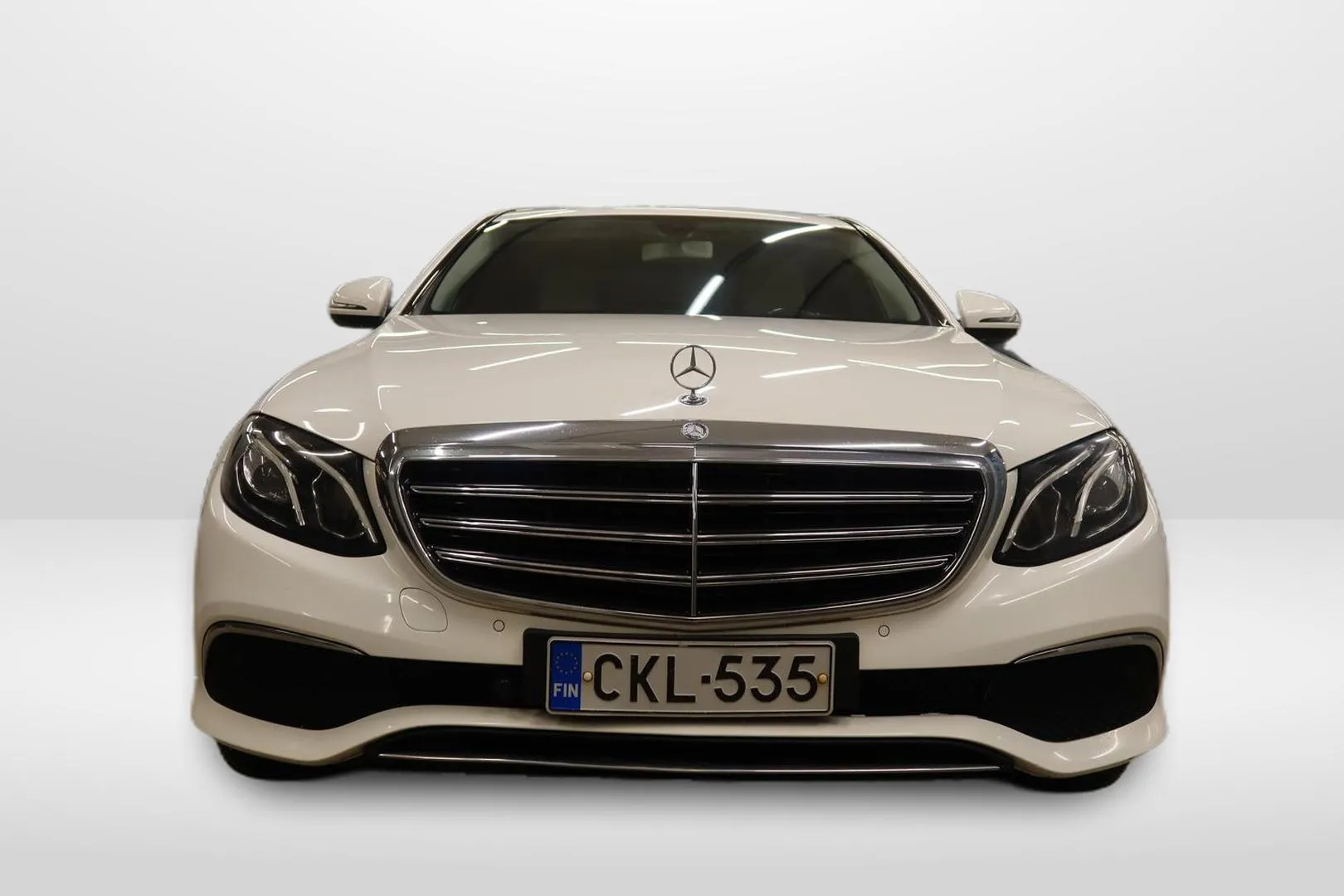 MERCEDES-BENZ E CKL-535 carousel image