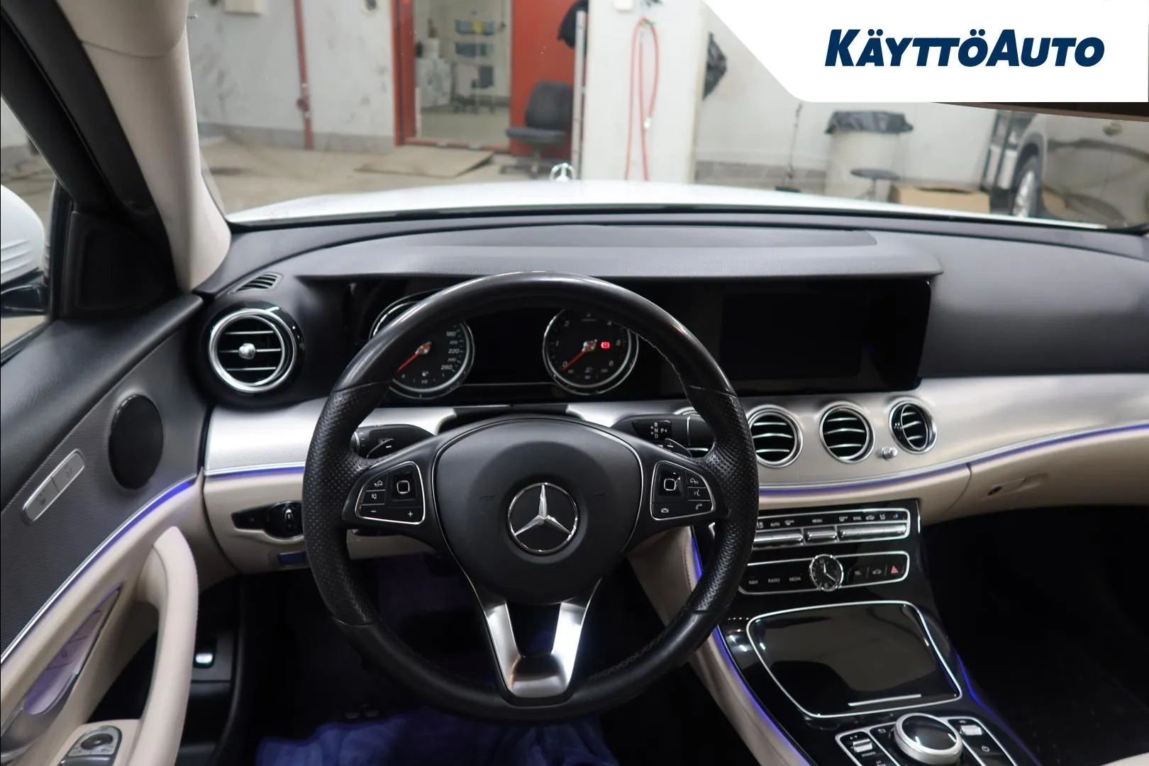 MERCEDES-BENZ E CKL-535 carousel image