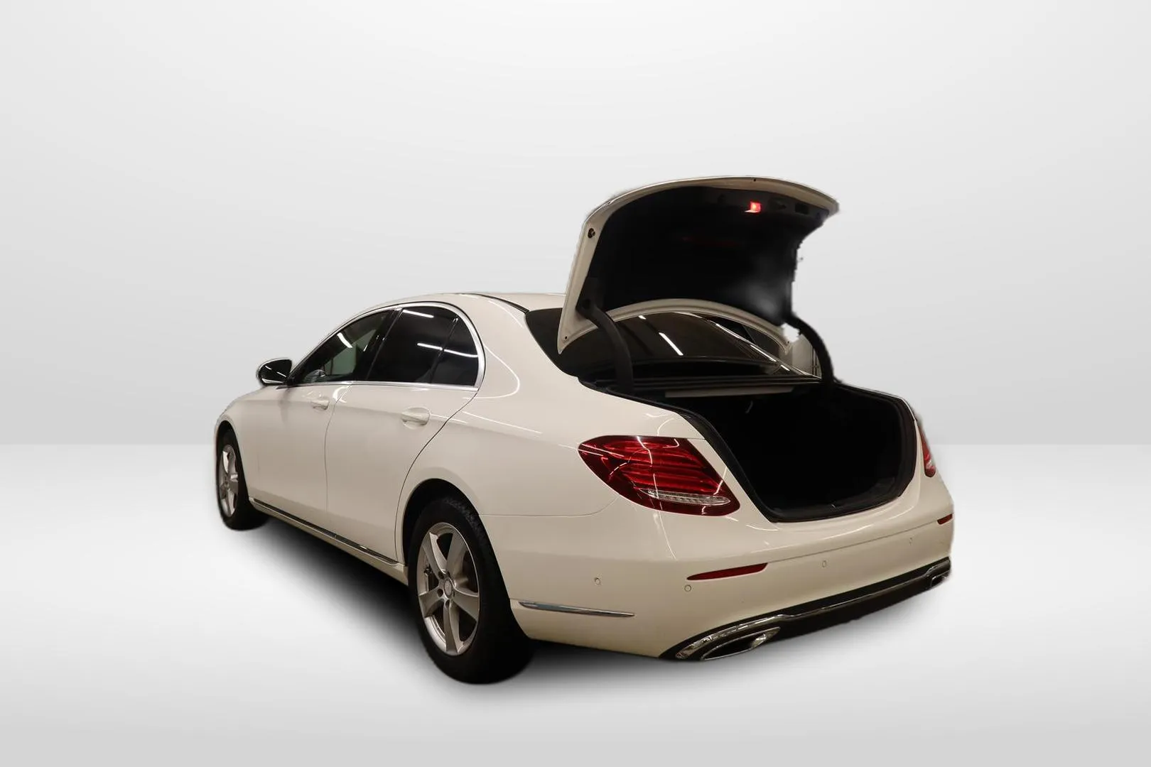 MERCEDES-BENZ E CKL-535 carousel image