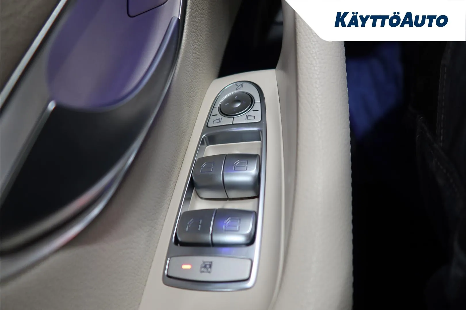 MERCEDES-BENZ E CKL-535 carousel image