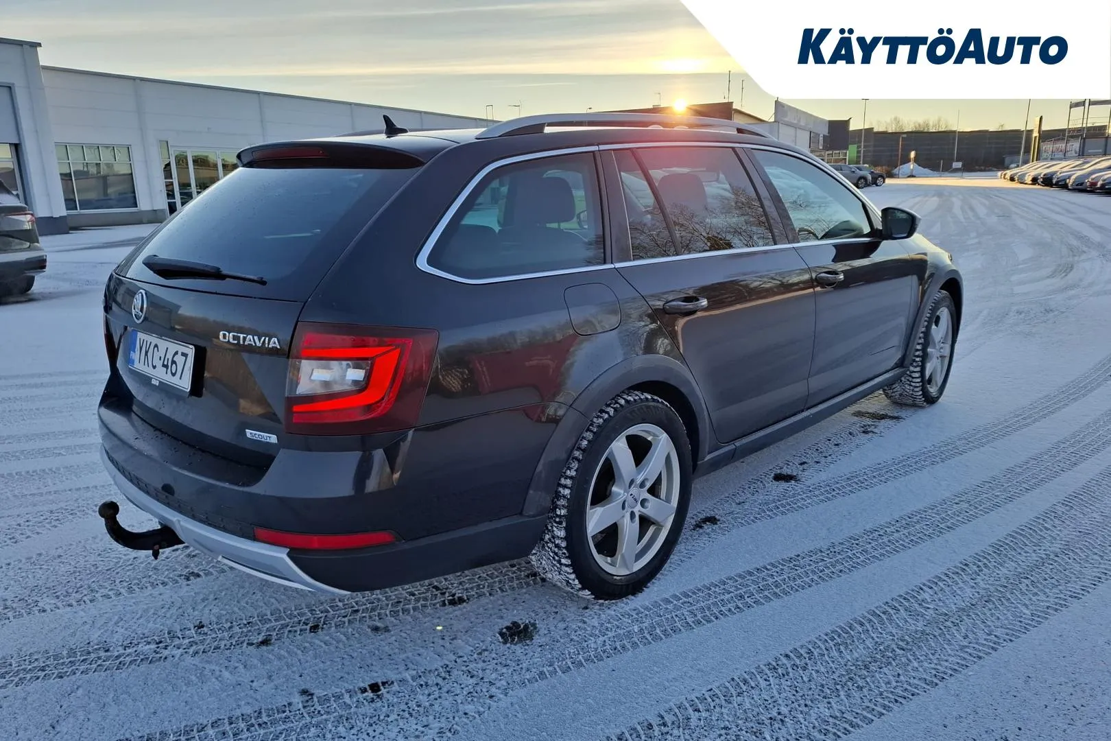 Skoda Octavia YKC-467 carousel image