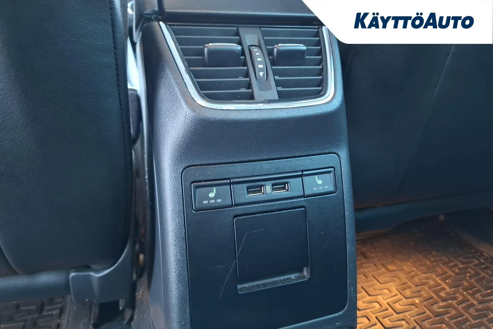 Skoda Octavia YKC-467 carousel image