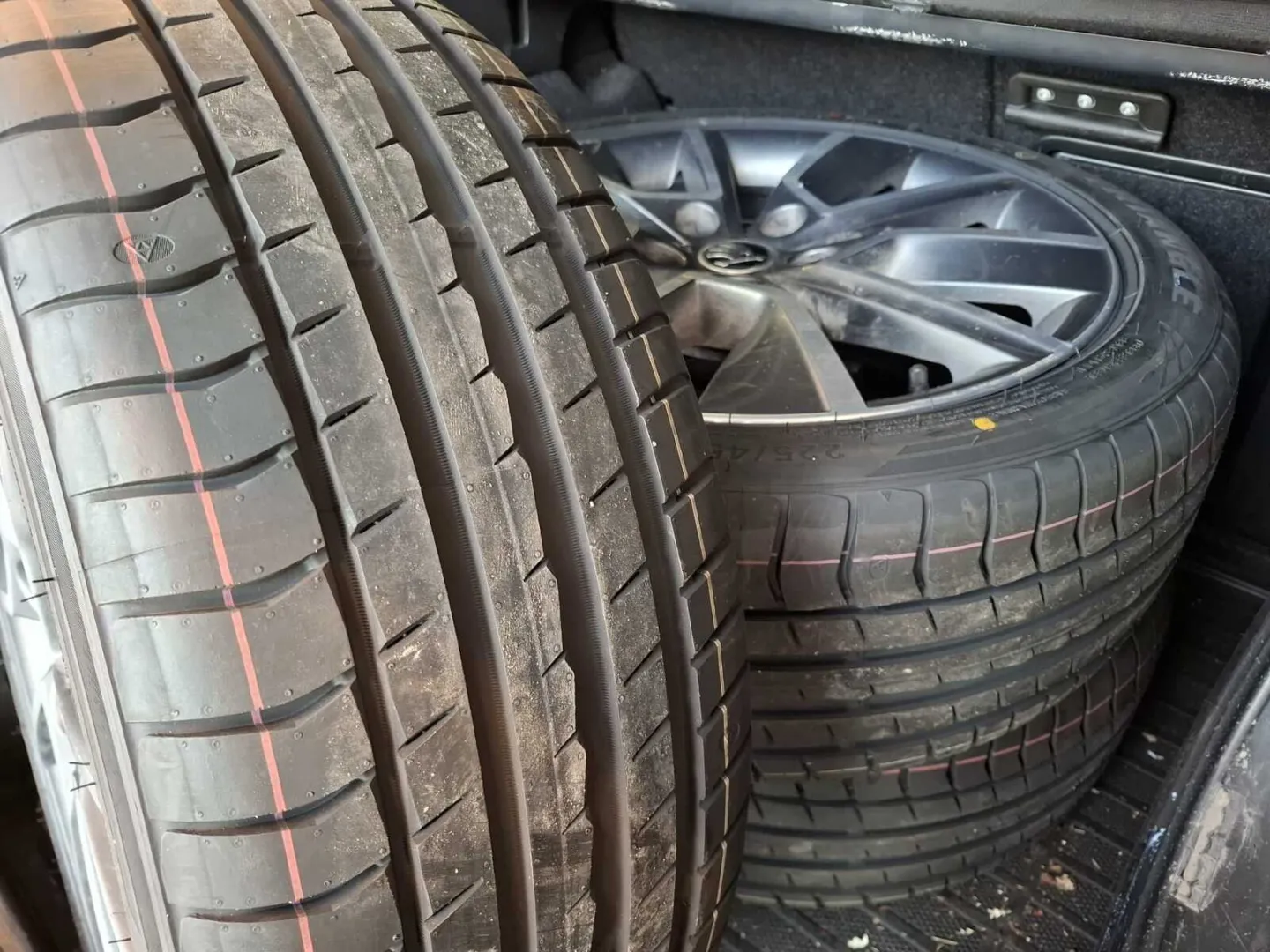 Skoda Octavia YKC-467 carousel image