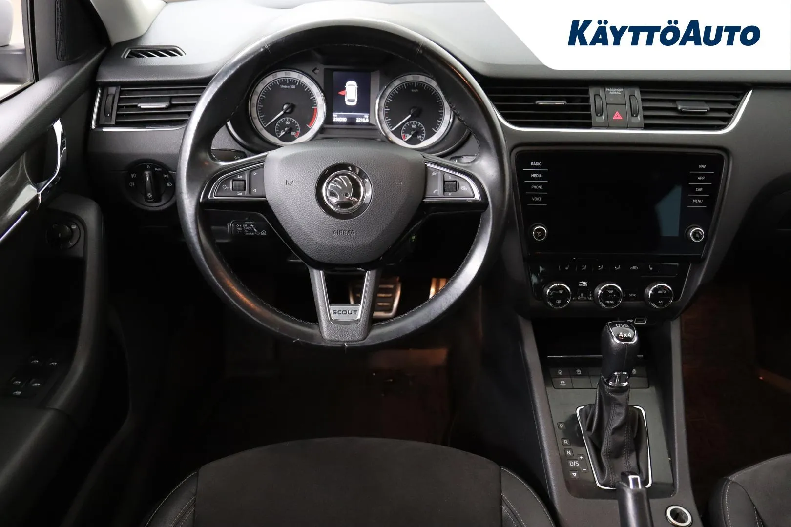 Skoda Octavia YKC-467 carousel image