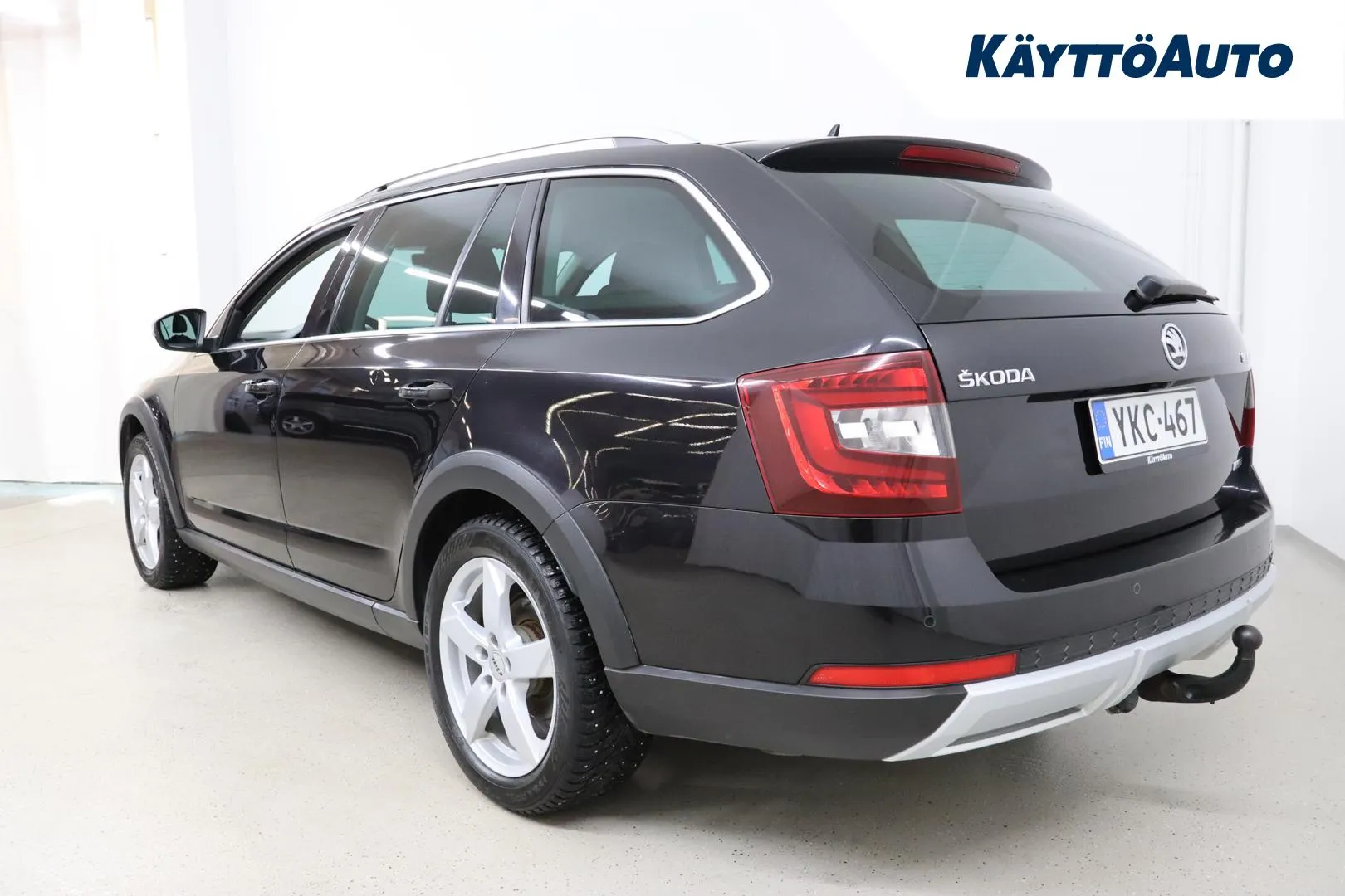Skoda Octavia YKC-467 carousel image