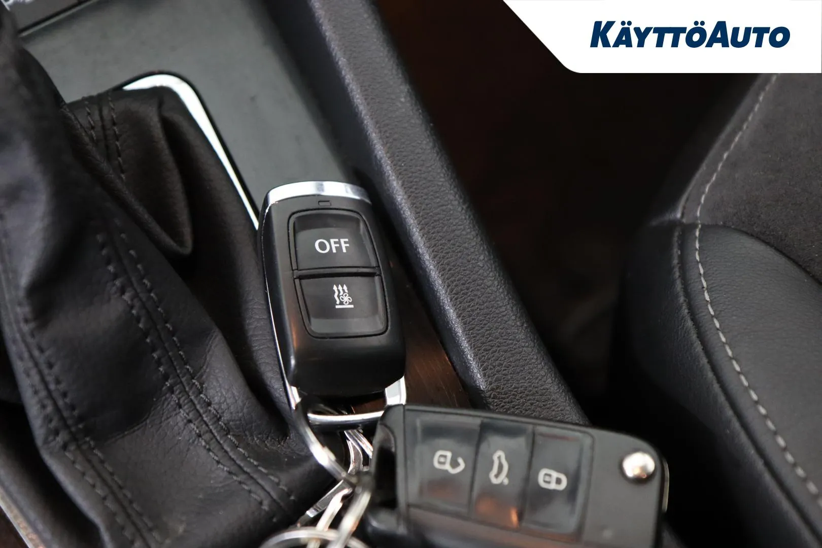 Skoda Octavia YKC-467 carousel image