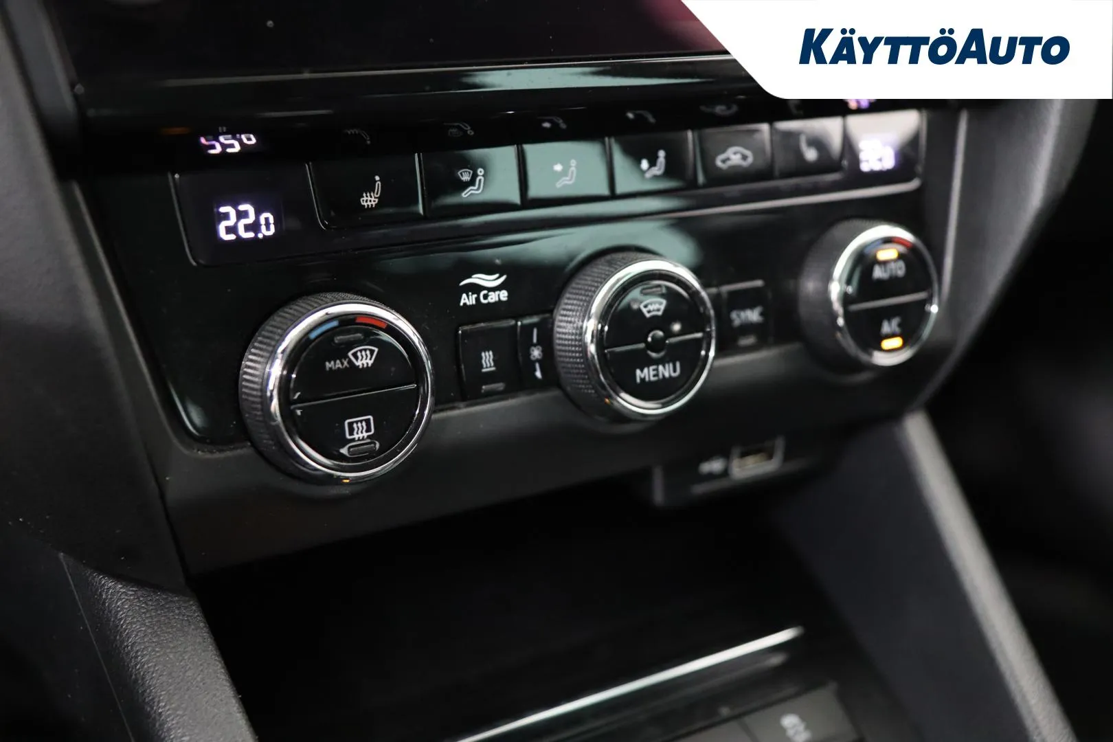 Skoda Octavia YKC-467 carousel image