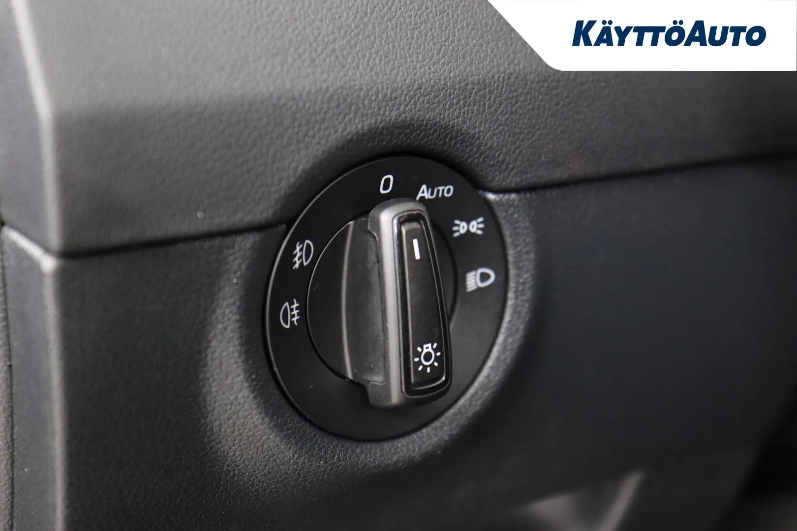 Skoda Octavia YKC-467 carousel image