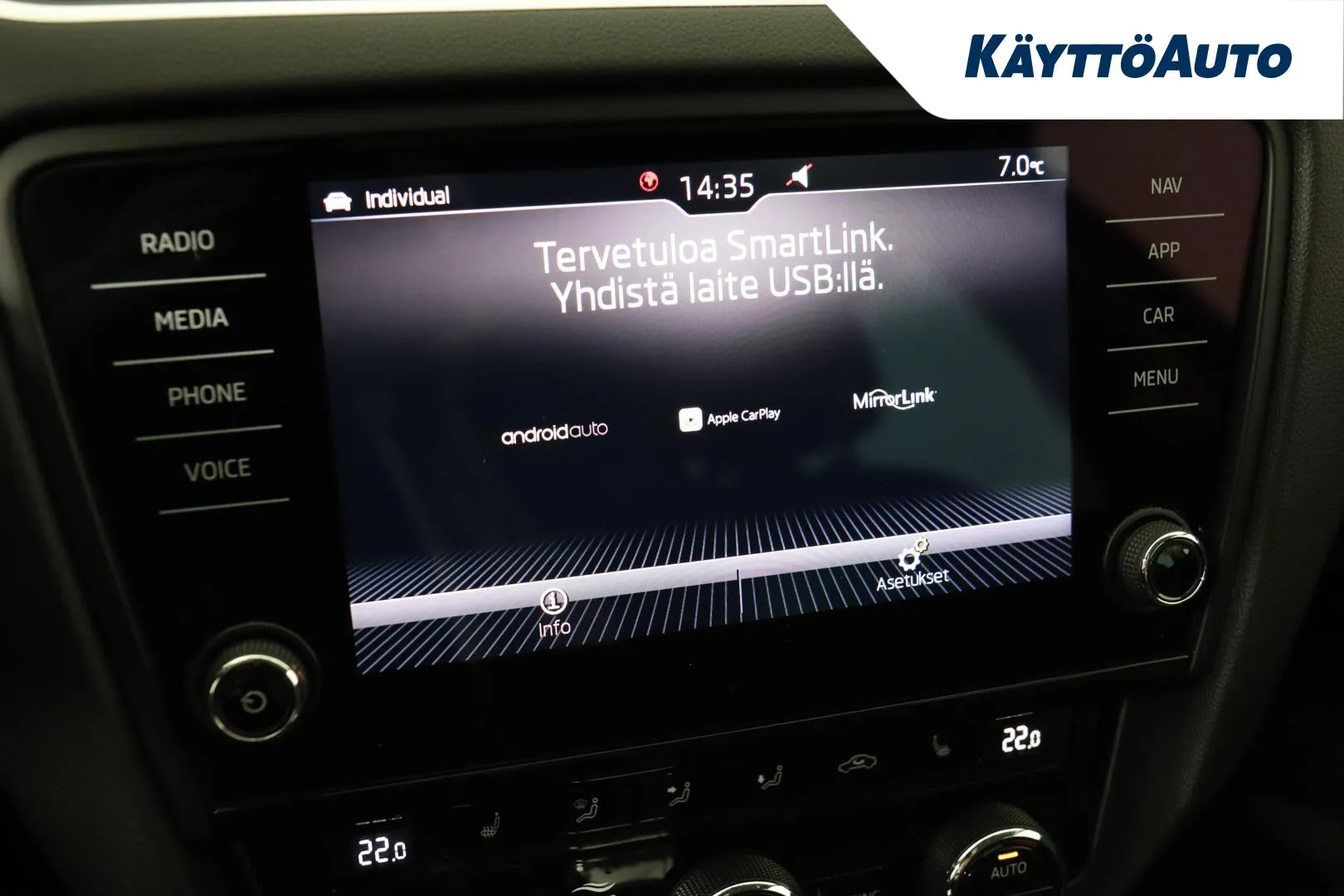 Skoda Octavia YKC-467 carousel image