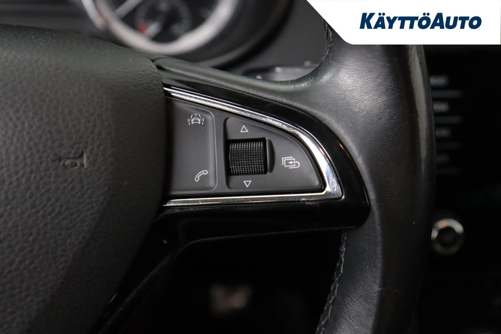 Skoda Octavia YKC-467 carousel image