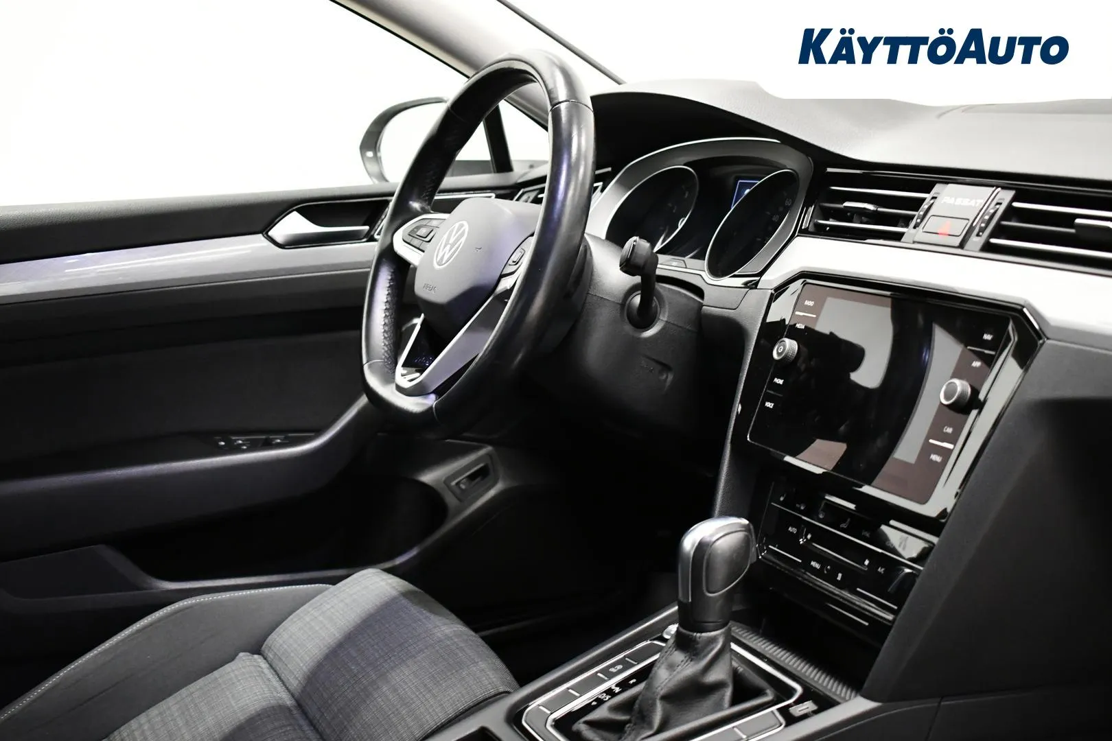 VOLKSWAGEN Passat LPP-458 carousel image