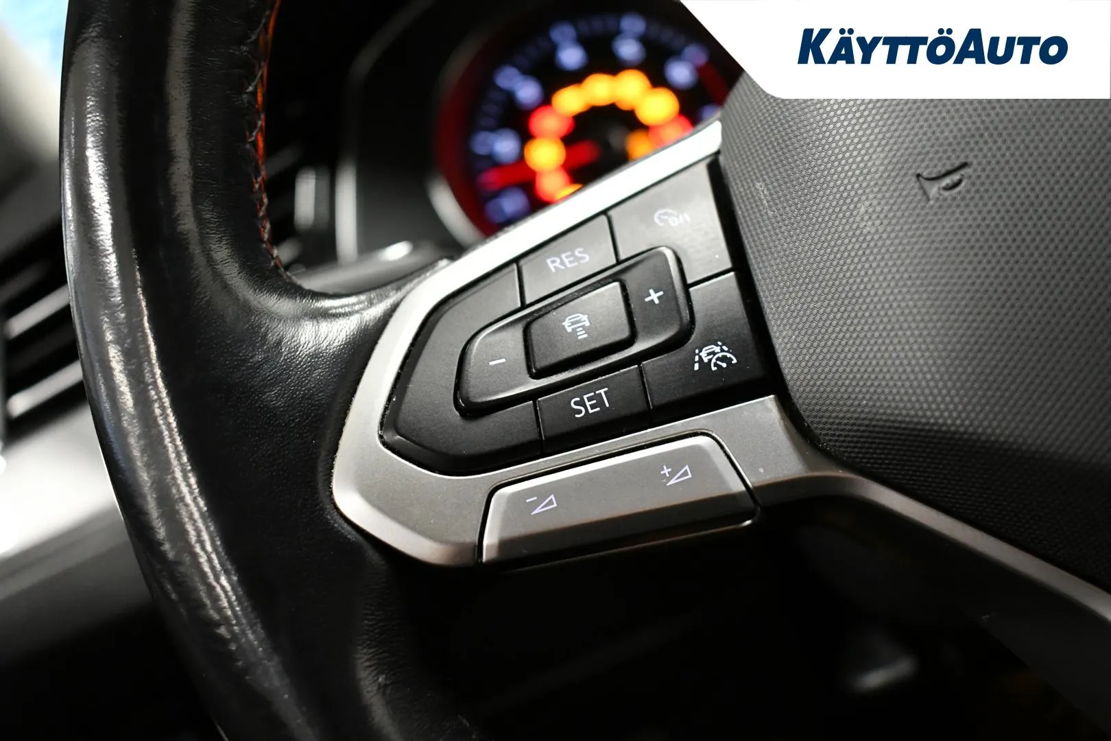 VOLKSWAGEN Passat LPP-458 carousel image