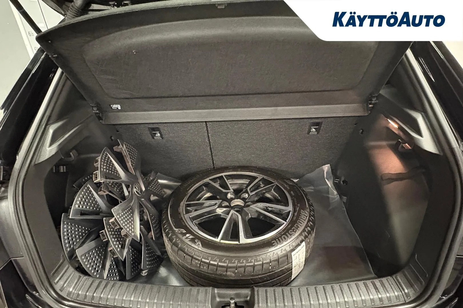 SKODA Fabia KVE-609 carousel image