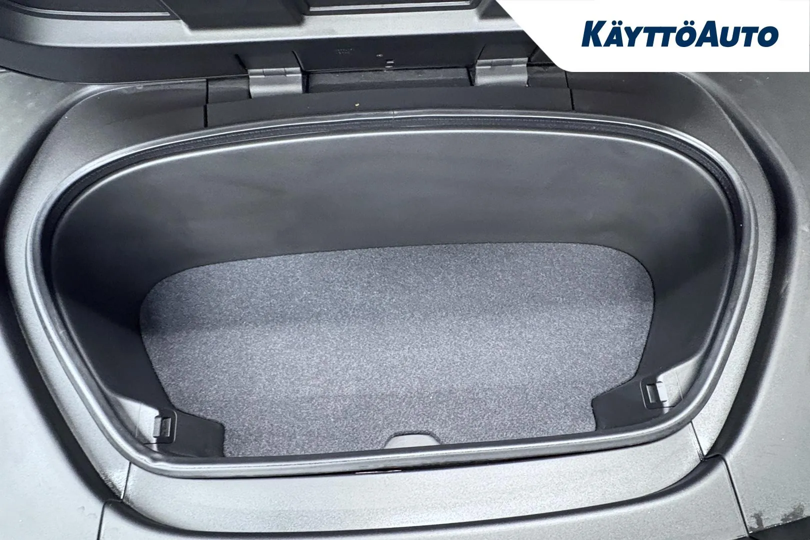 VOLVO C40 GLZ-716 carousel image