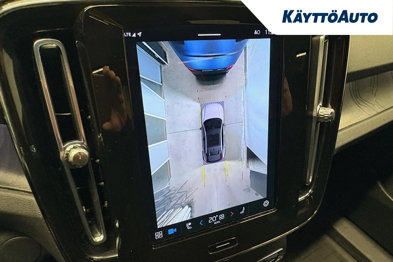 VOLVO C40 GLZ-716 carousel image