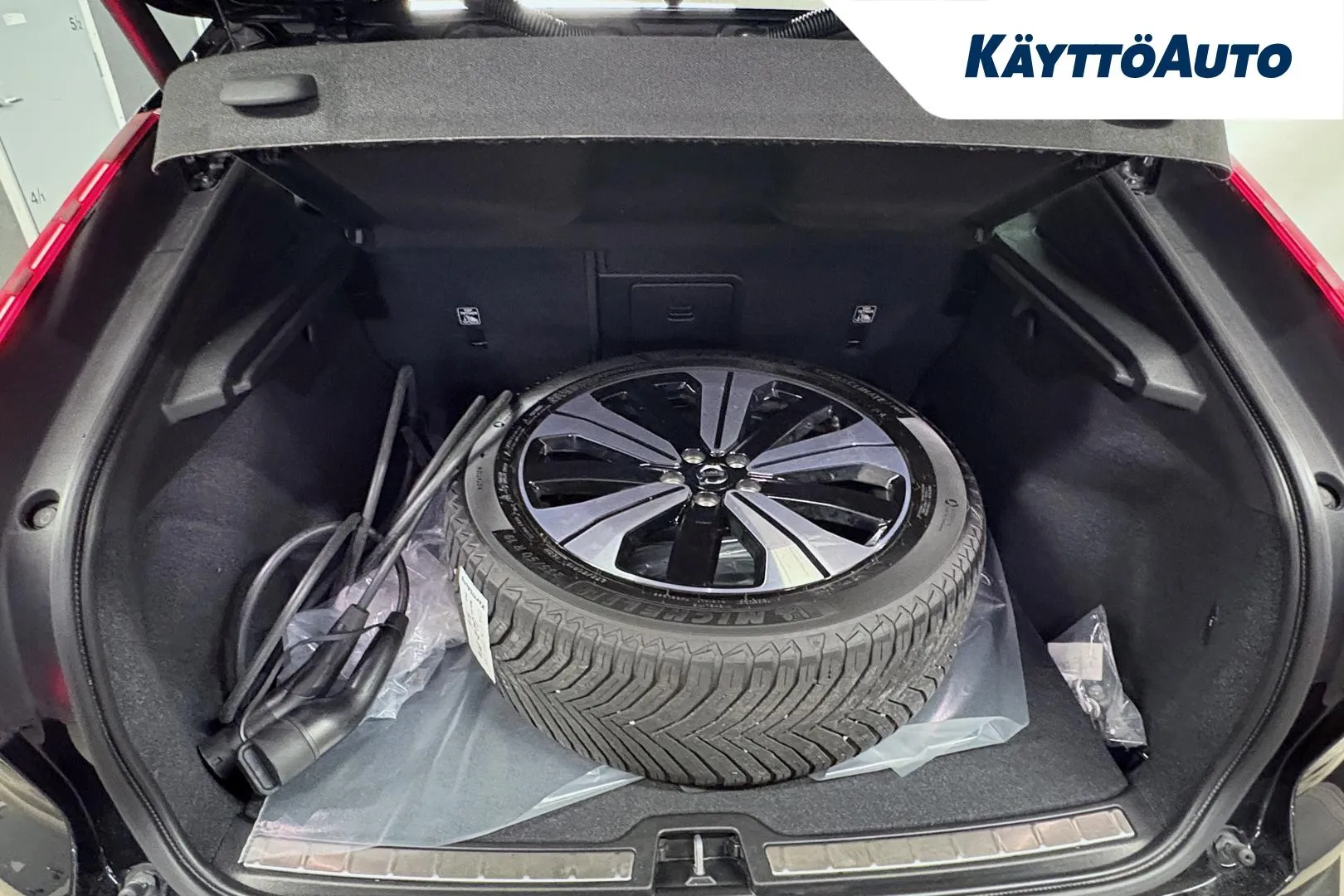 VOLVO C40 GLZ-716 carousel image