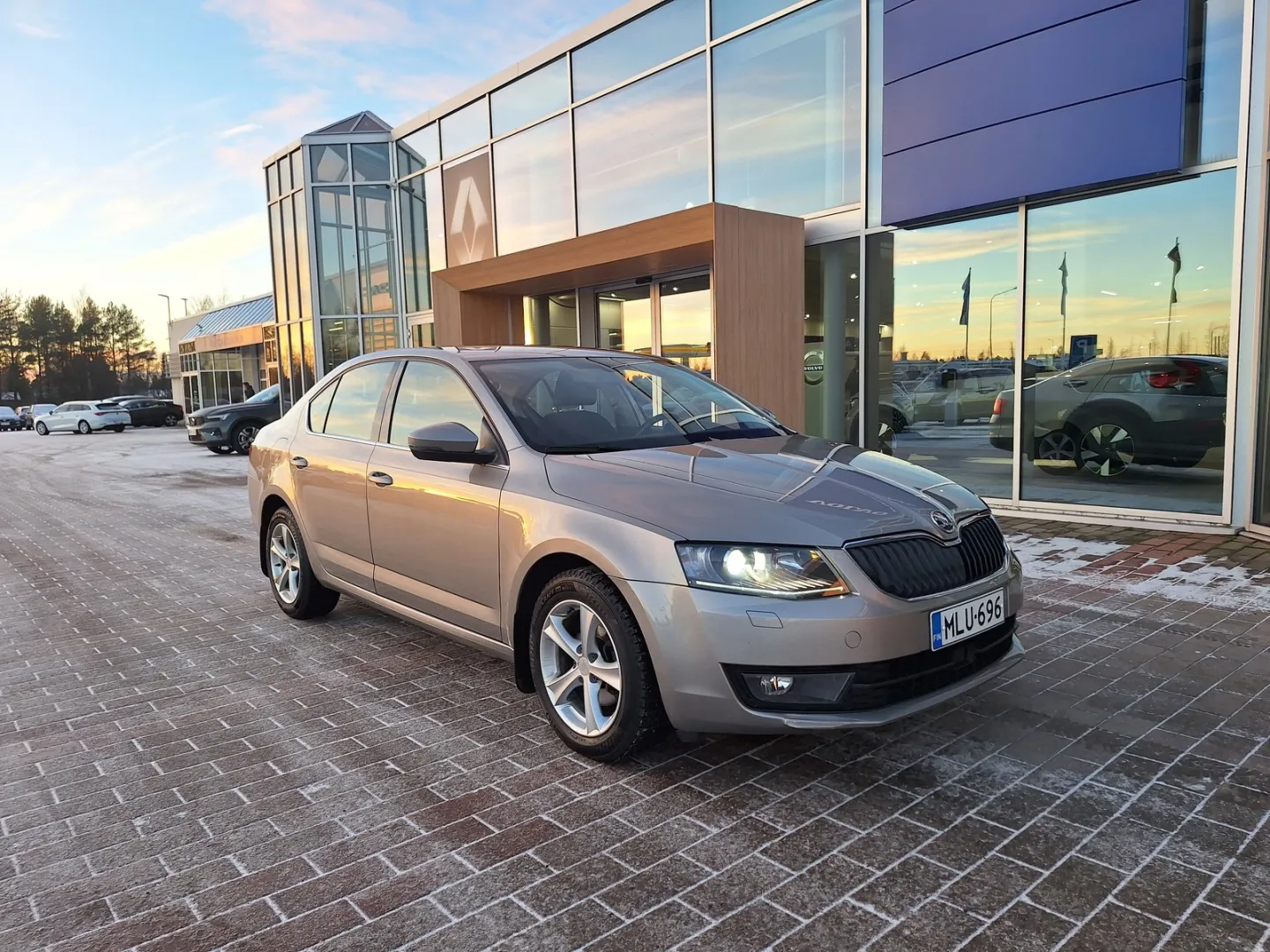 SKODA Octavia MLU-696 carousel image