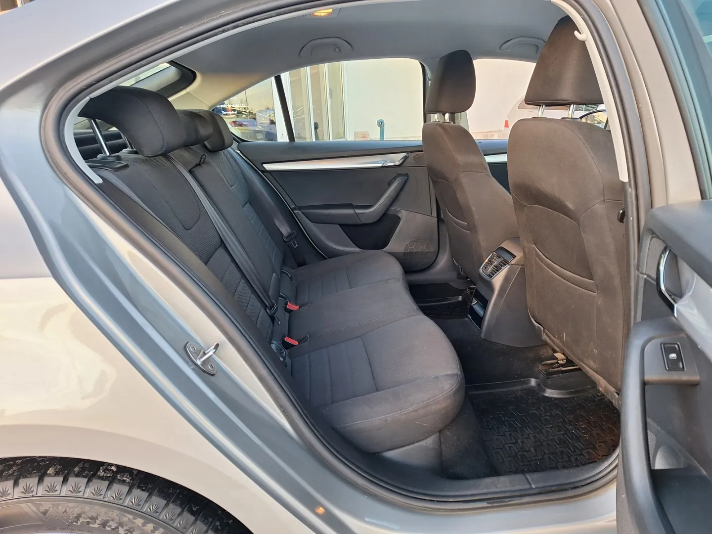 SKODA Octavia MLU-696 carousel image