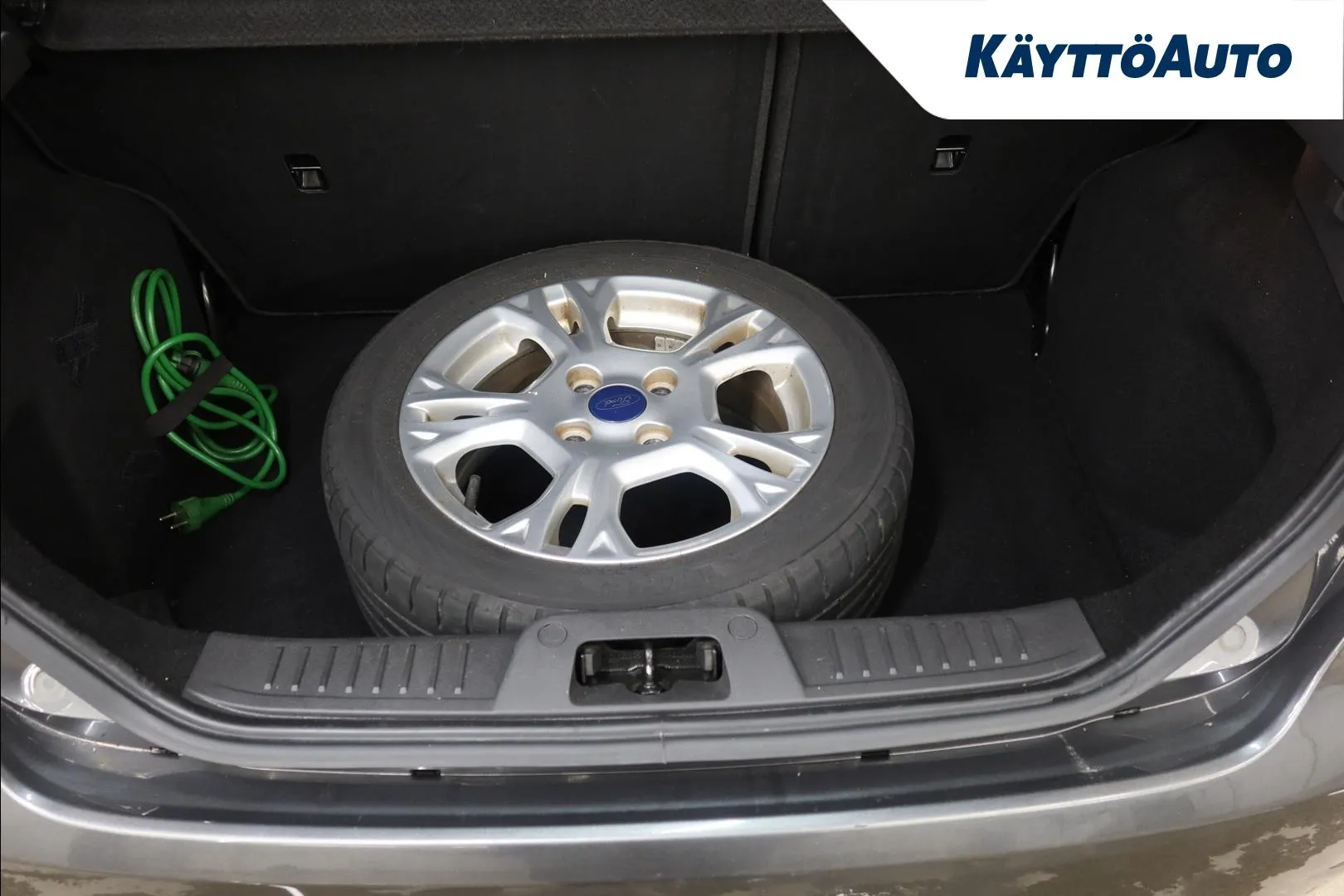 FORD Fiesta ZLN-563 carousel image