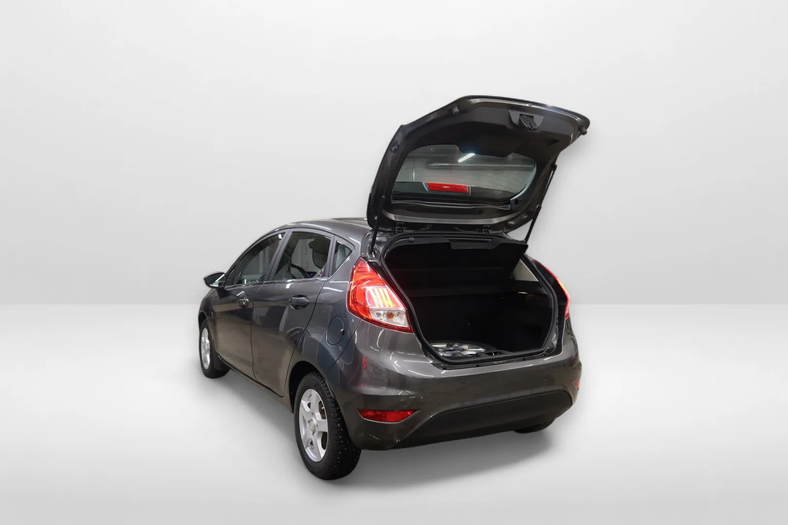 FORD Fiesta ZLN-563 carousel image