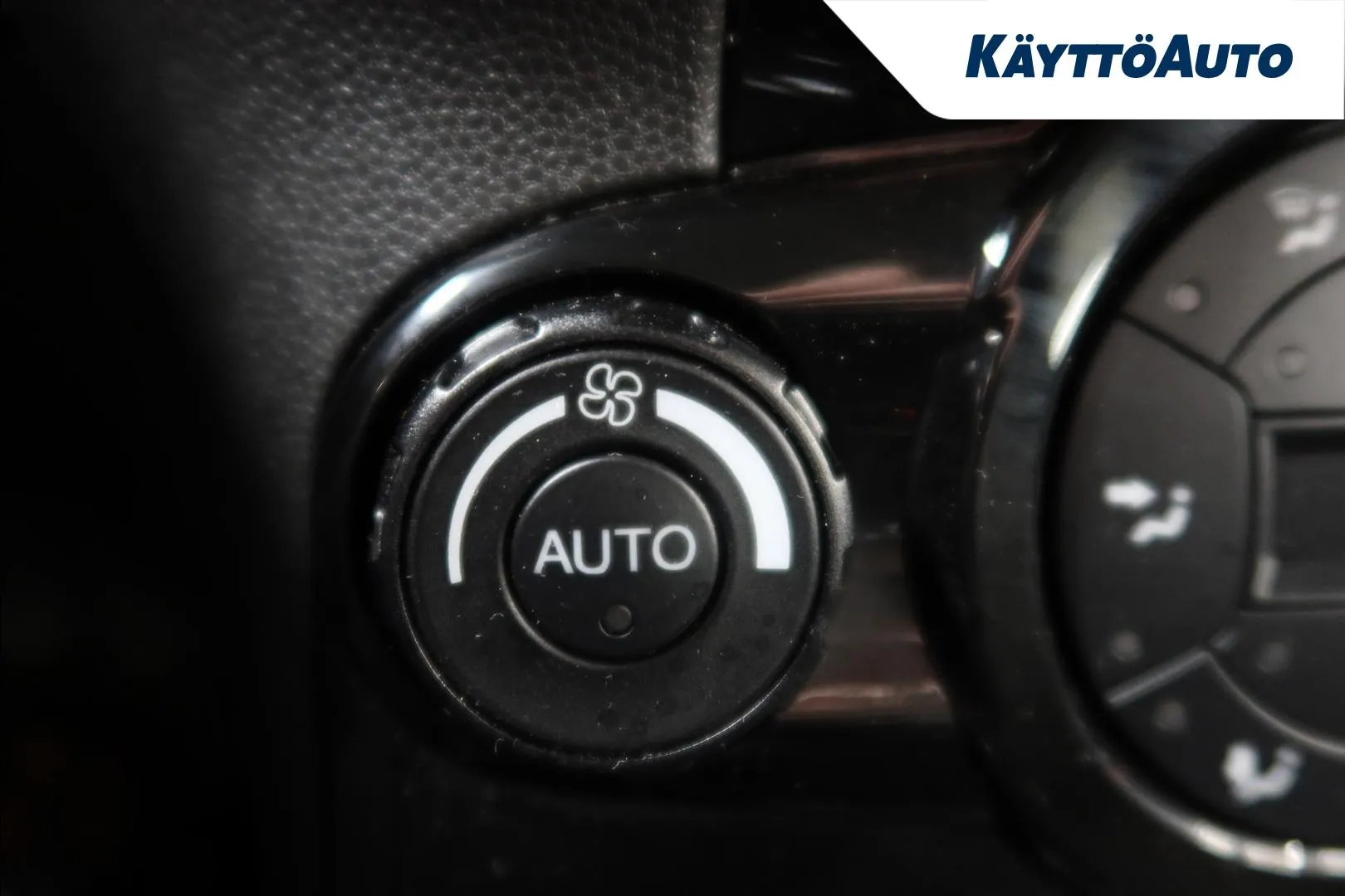 FORD Fiesta ZLN-563 carousel image