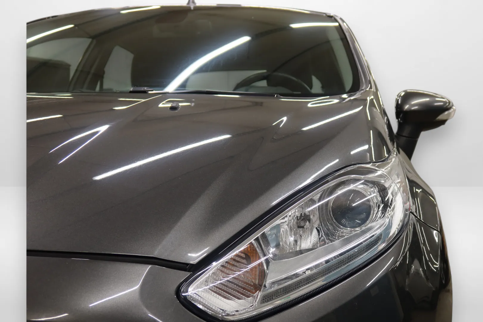 FORD Fiesta ZLN-563 carousel image